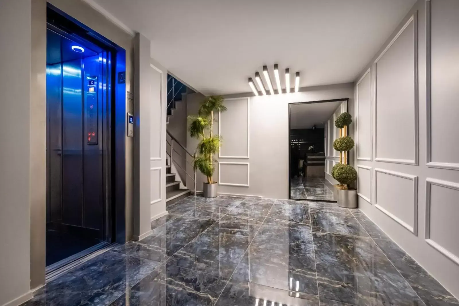 Lobby or reception in The Queen Hotel Lobby or reception in The Queen Hotel