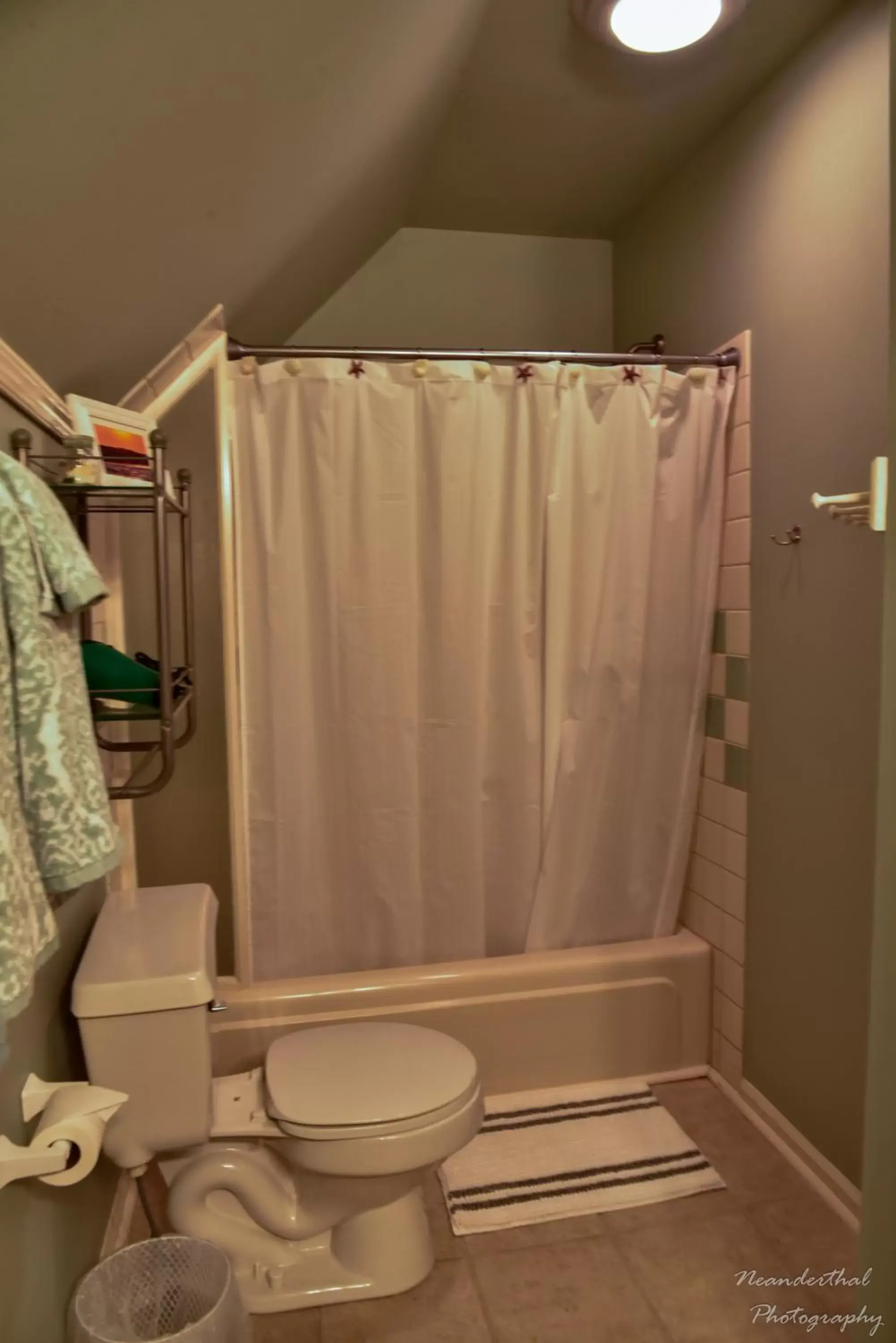 Bathroom in The Yellow Rose of Talbot Bed and Breakfast