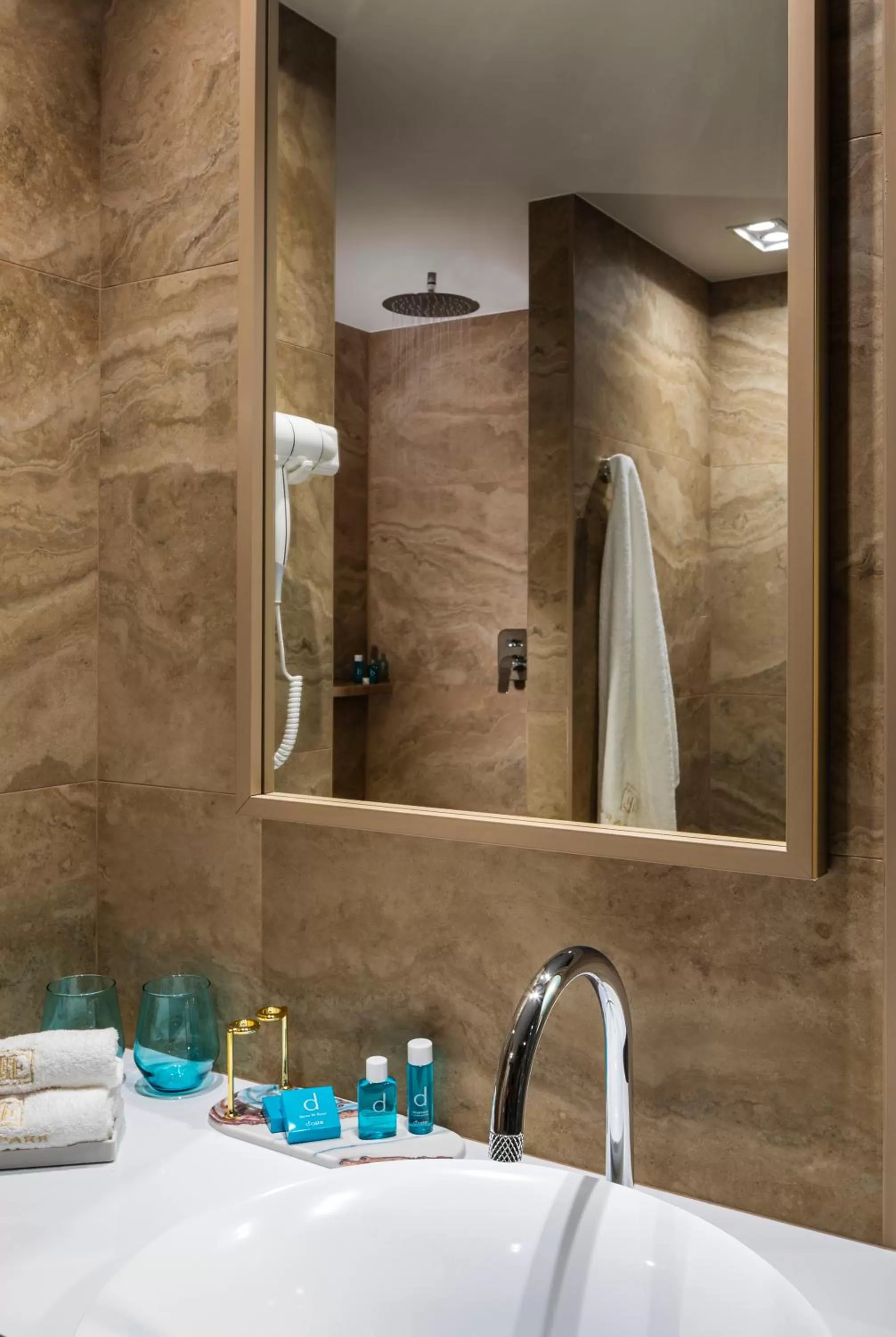 Shower, Bed in -- ESTE PARK HOTEL -- part of Urban Chic Luxury Design Hotels - Parking & Compliments - next to Shopping & Dining Mall Plovdiv