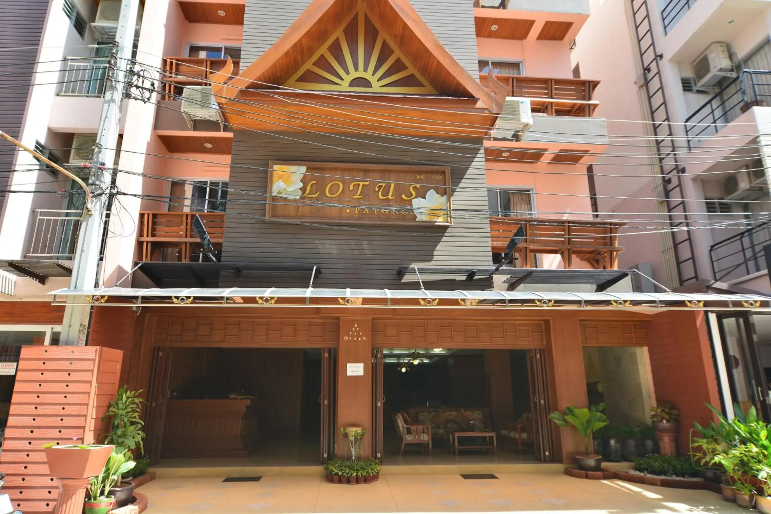 Property building in Lotus Hotel Patong Property building in Lotus Hotel Patong