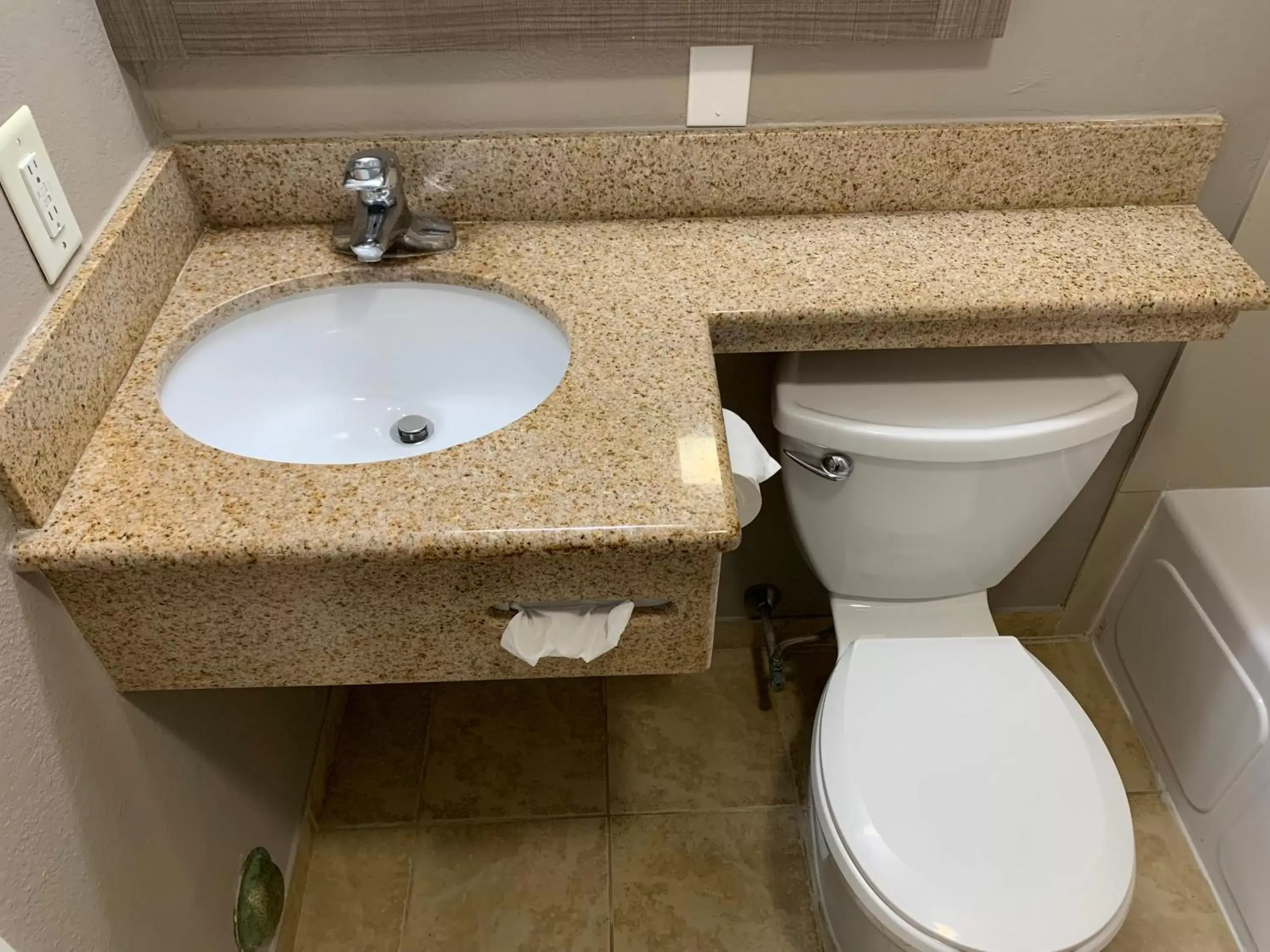 Bathroom in Red Roof Inn & Suites Vineland - Buena