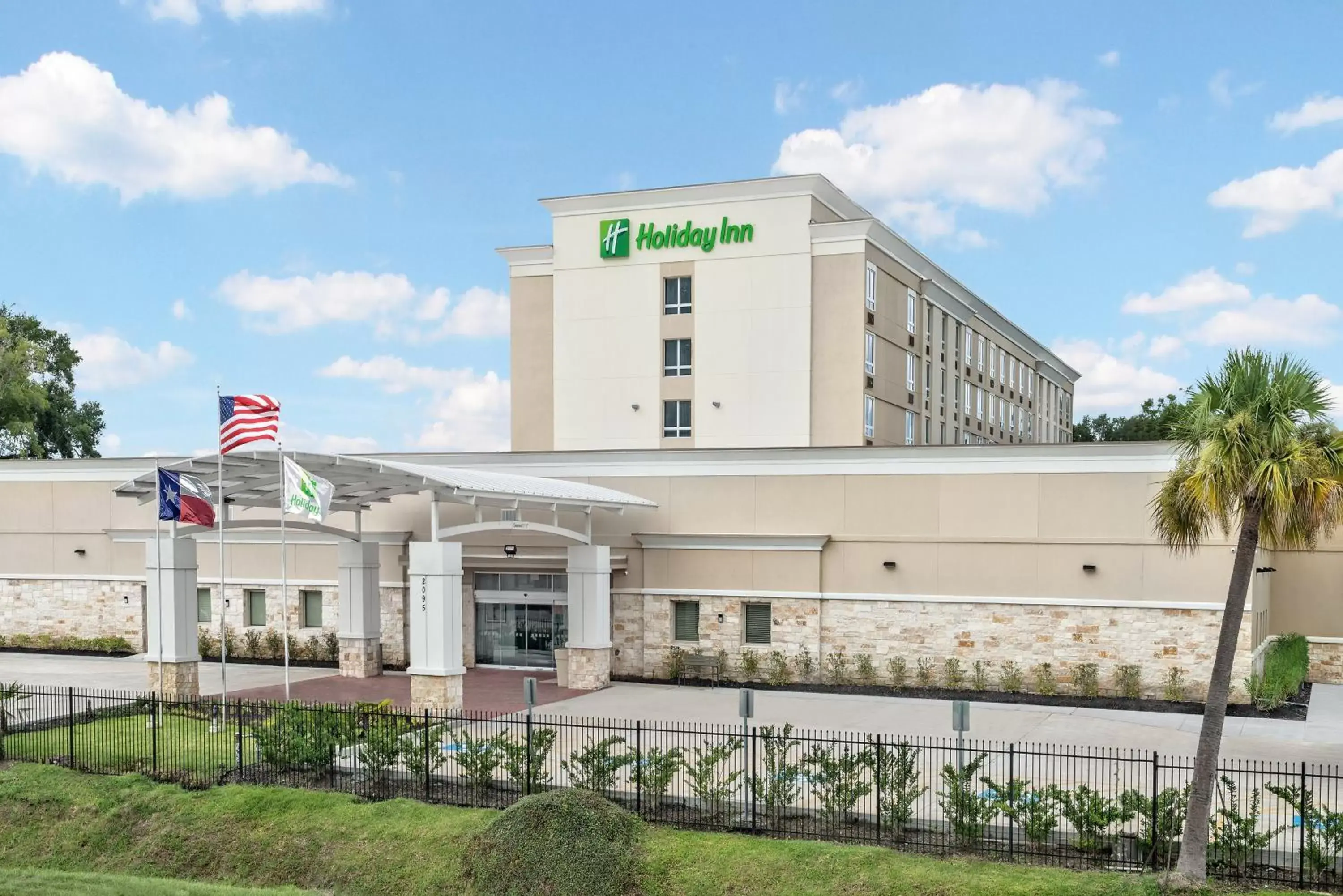 Property Building in Holiday Inn - Beaumont East-Medical Ctr Area, an IHG Hotel