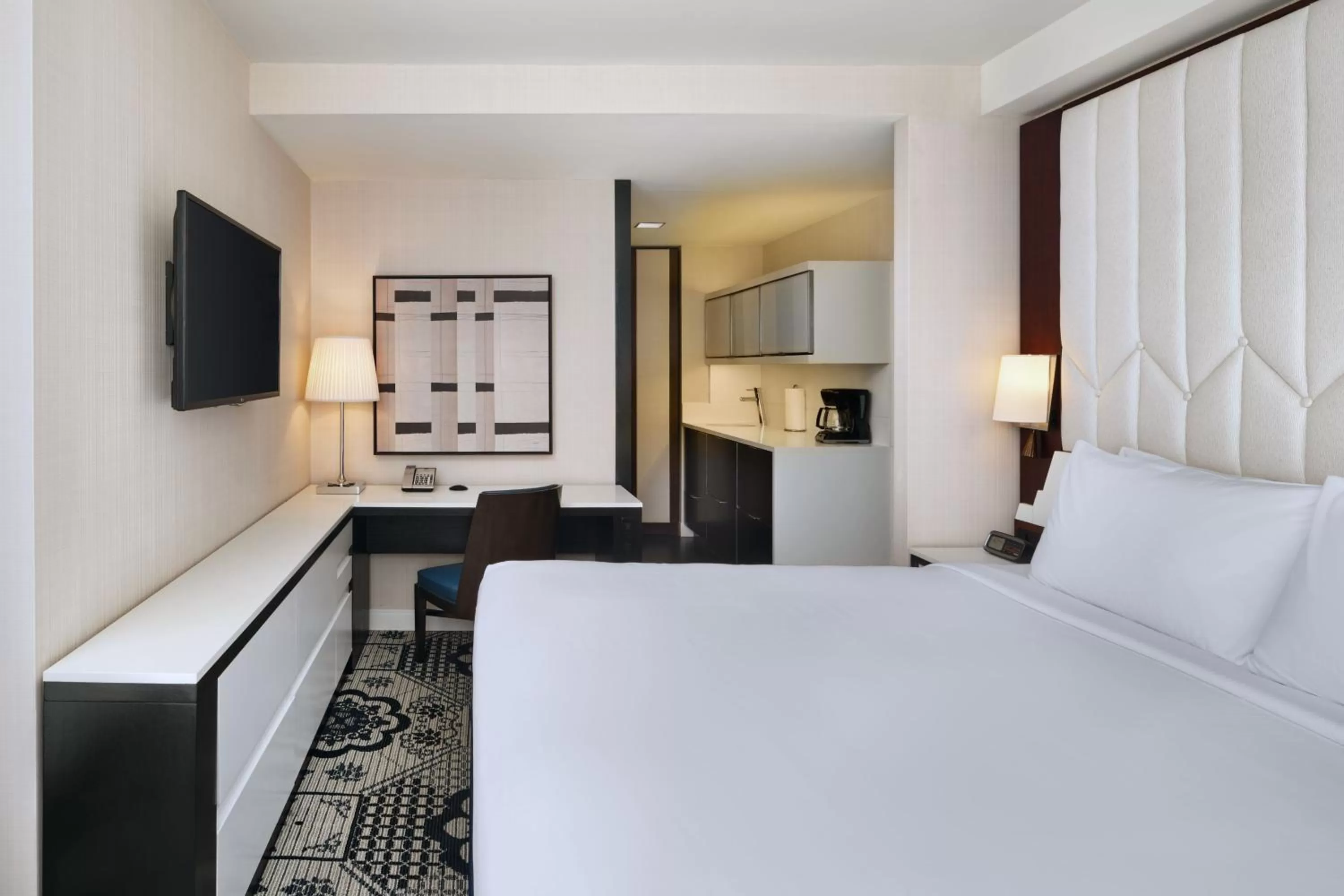 Photo of the whole room, Bed in Residence Inn by Marriott New York Manhattan/Central Park