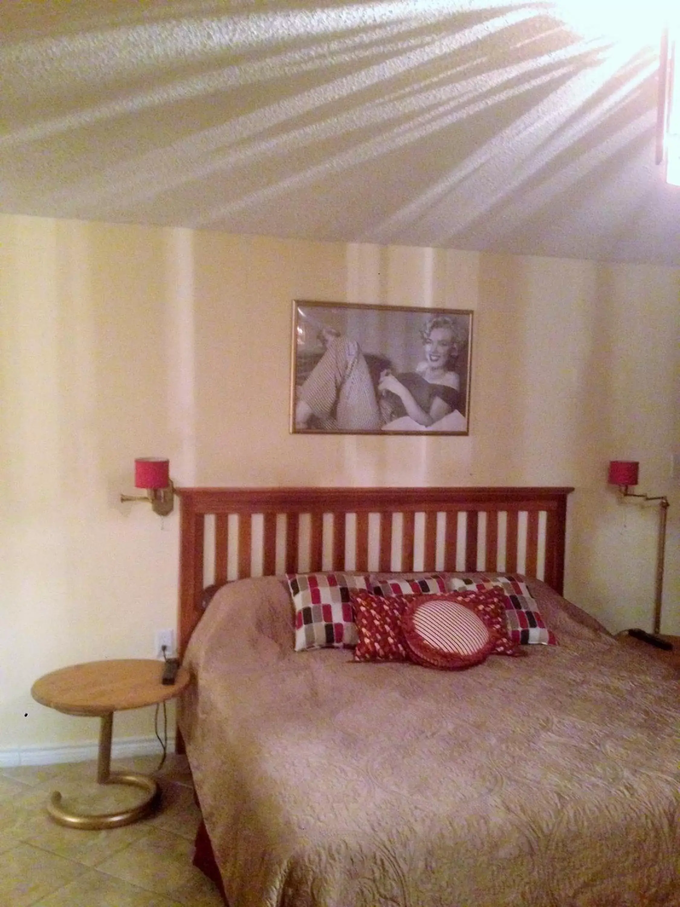 Bedroom, Bed in Capri Beach Hotel
