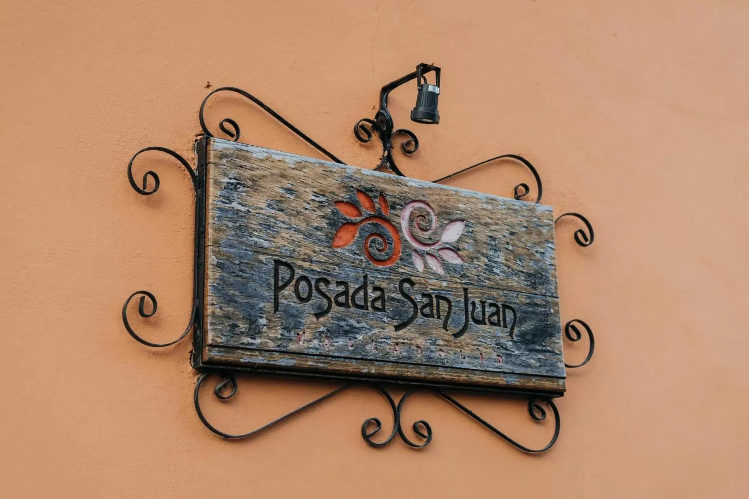 Property building in Hotel Posada San Juan