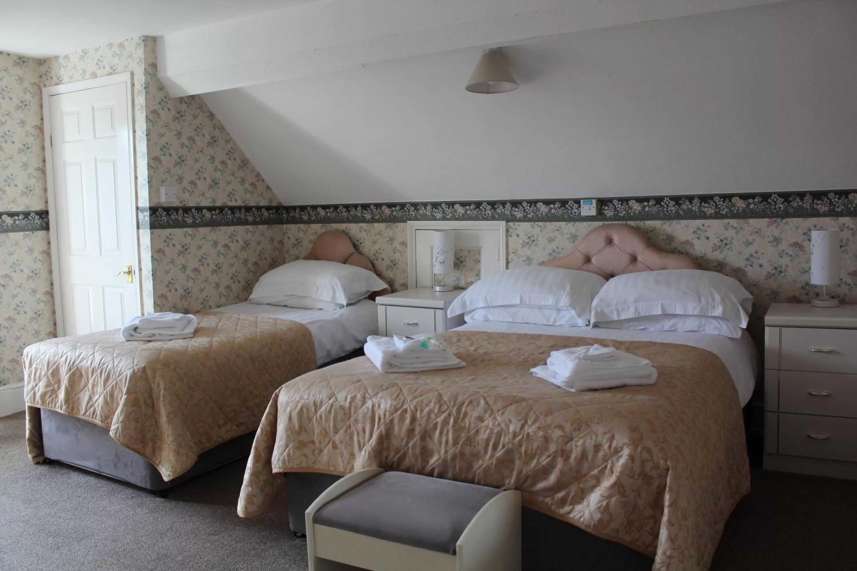 Bed in The Darnley Hotel