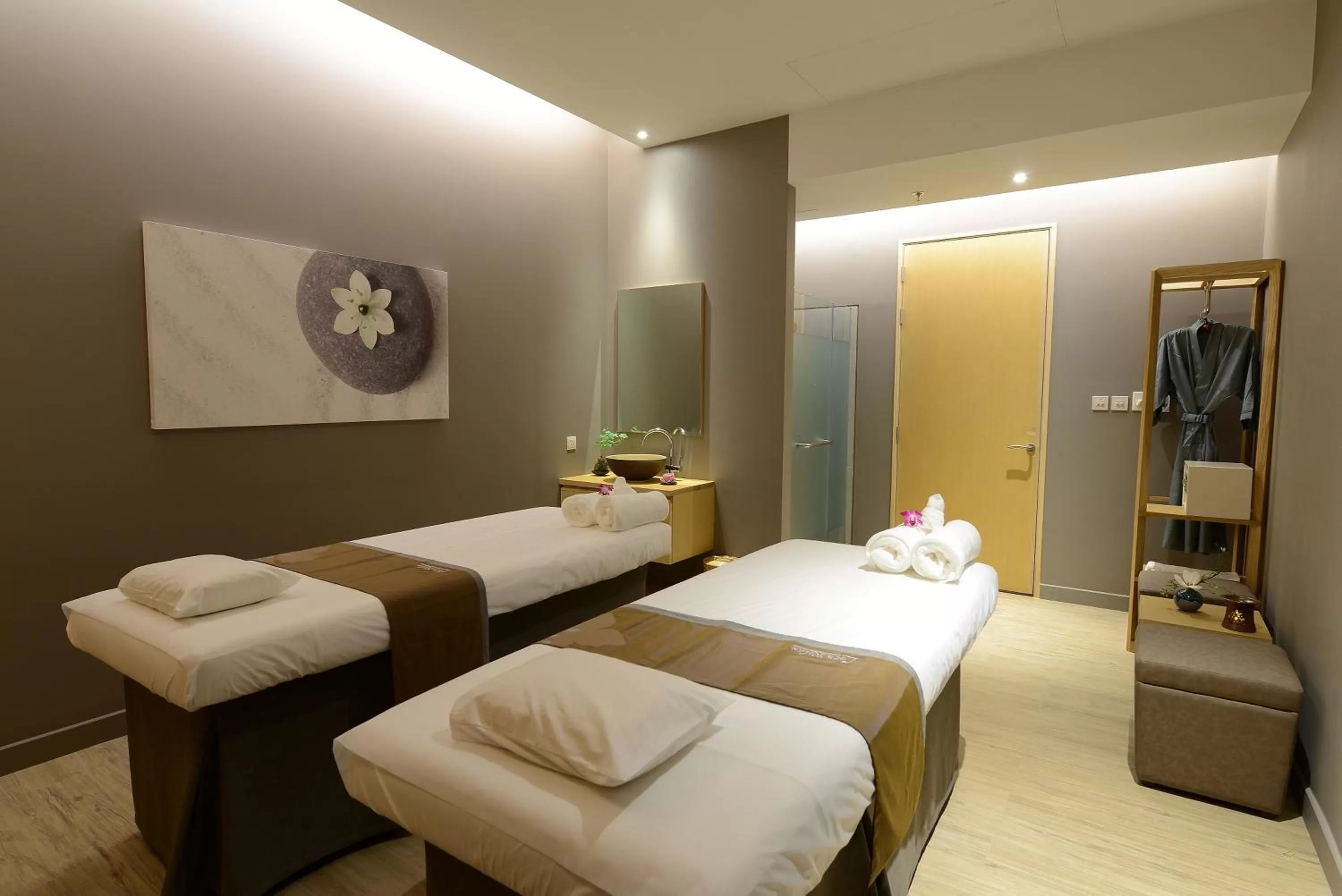 Massage, Bed in Grande Centre Point Sukhumvit 55 Thong Lo