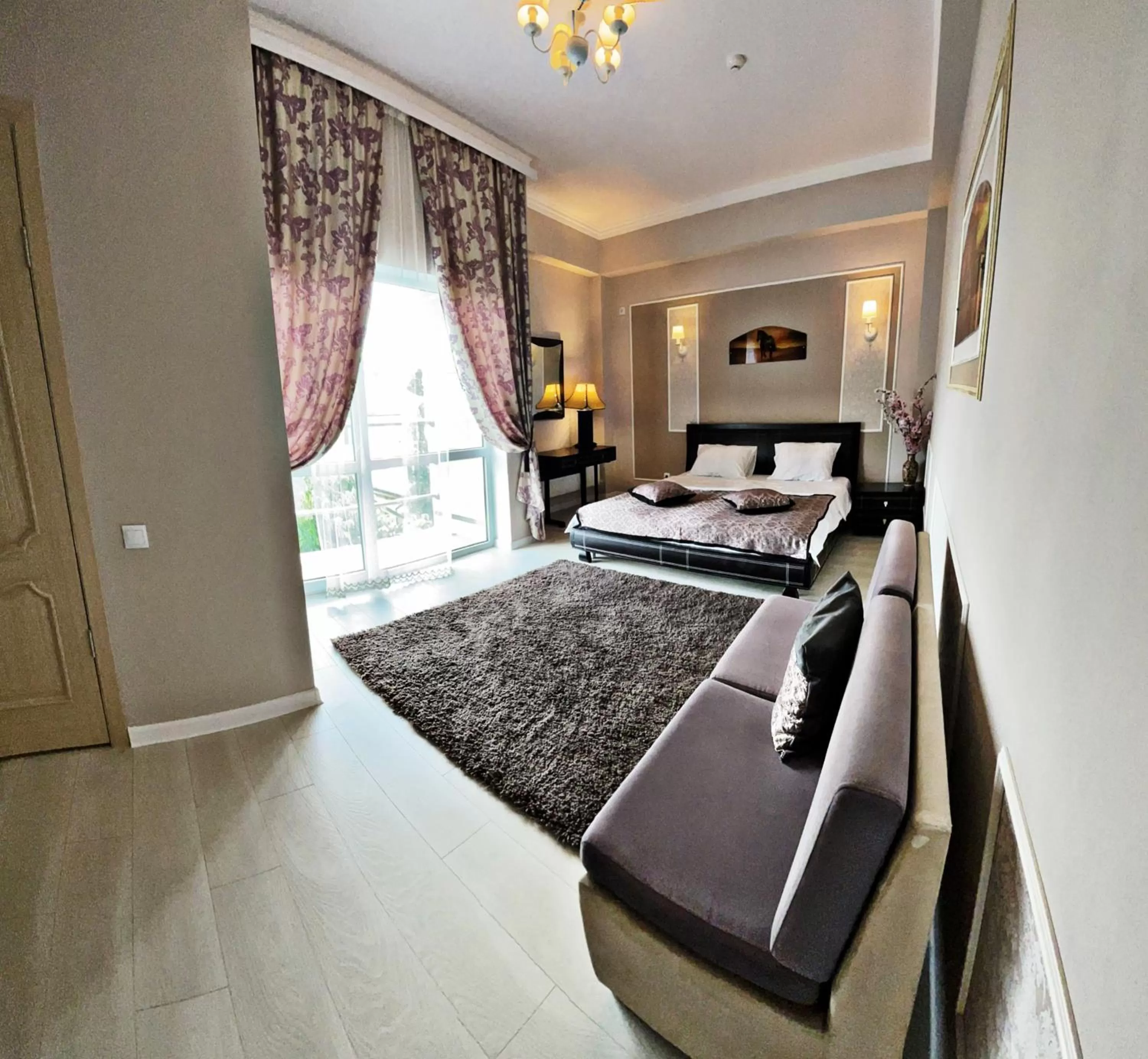 Triple Room with Pool View in Diamond Hotel