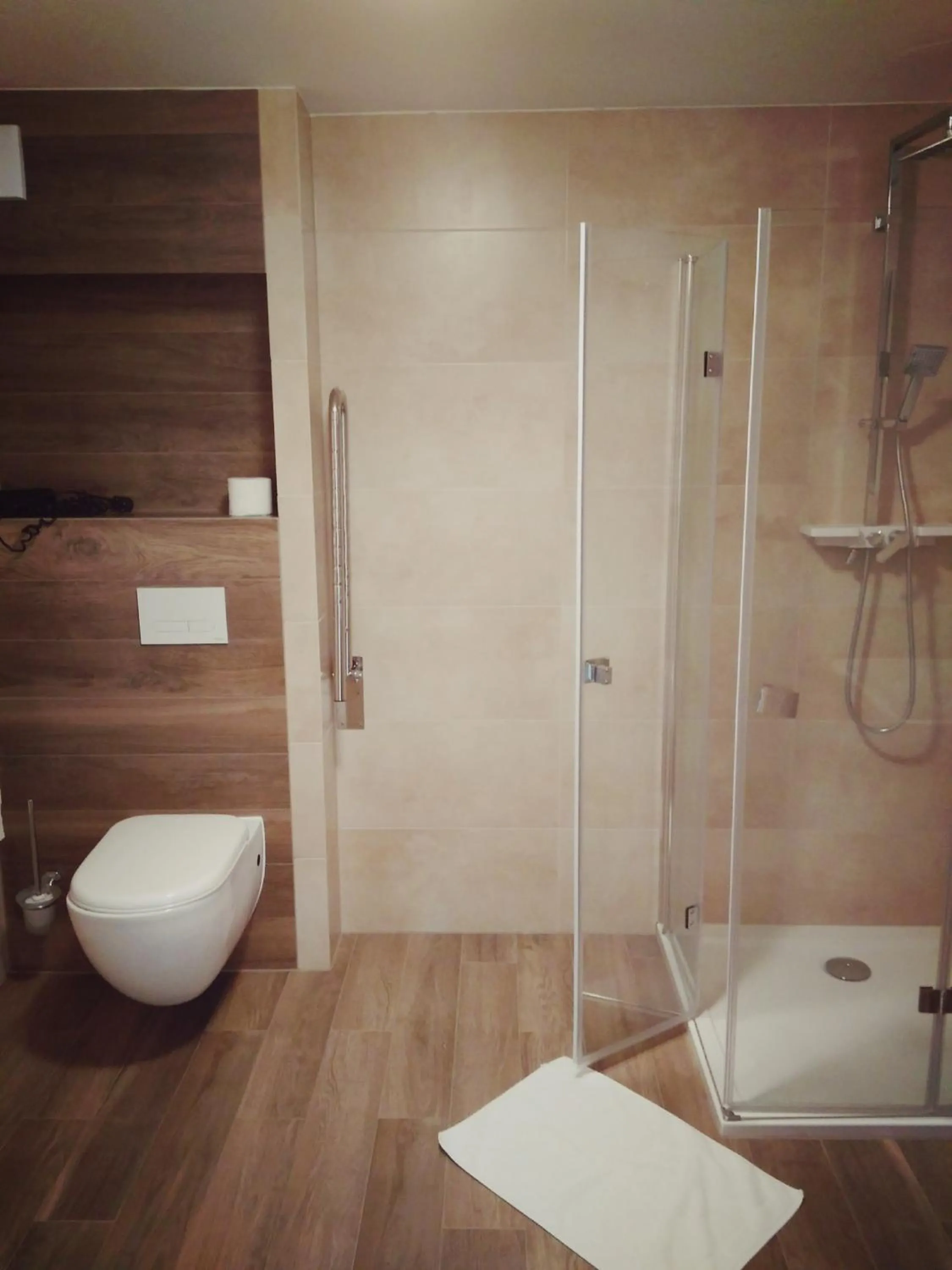 Shower in Hotel Zakliki