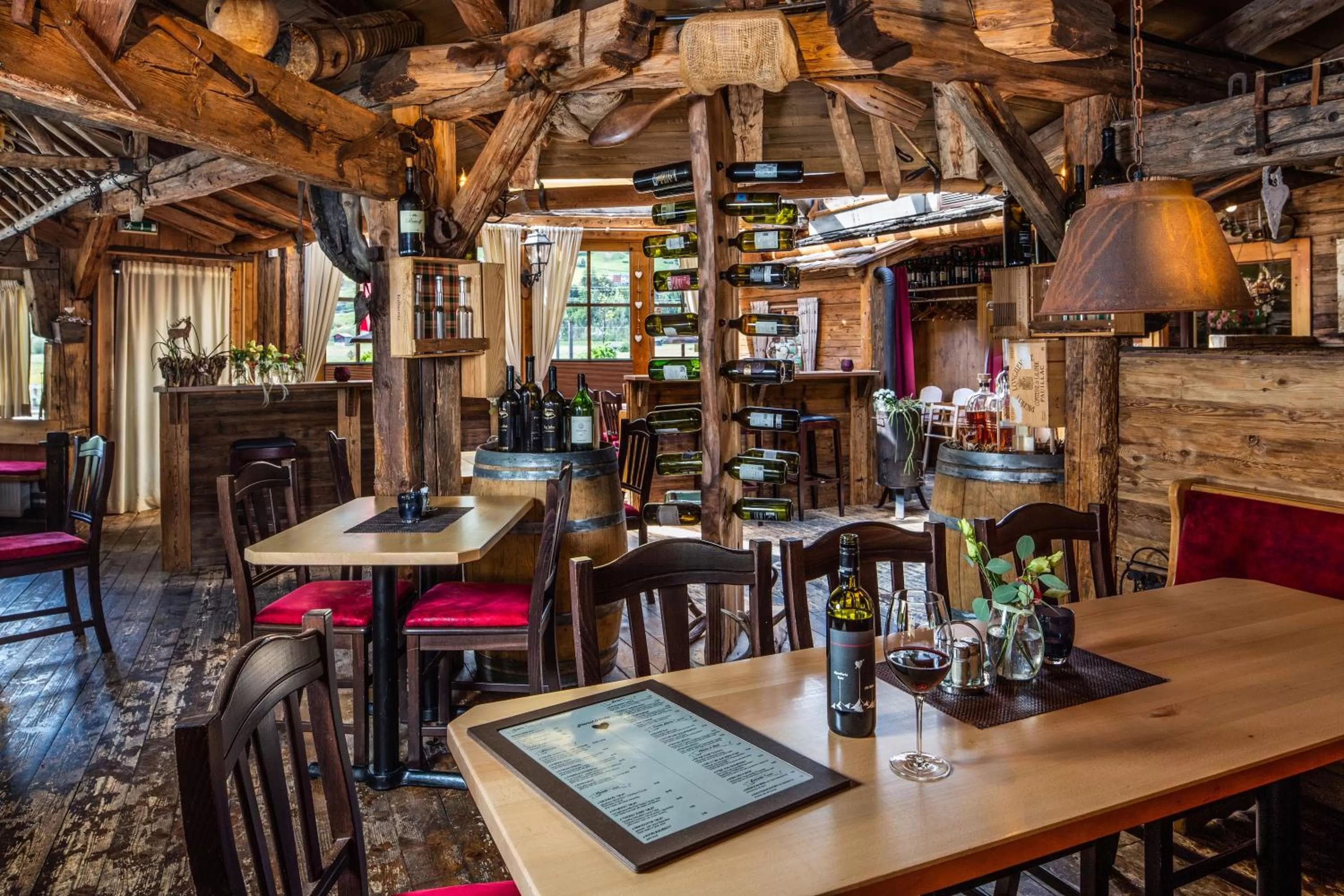 Restaurant/places to eat in AlpenParks Hotel MONTANA