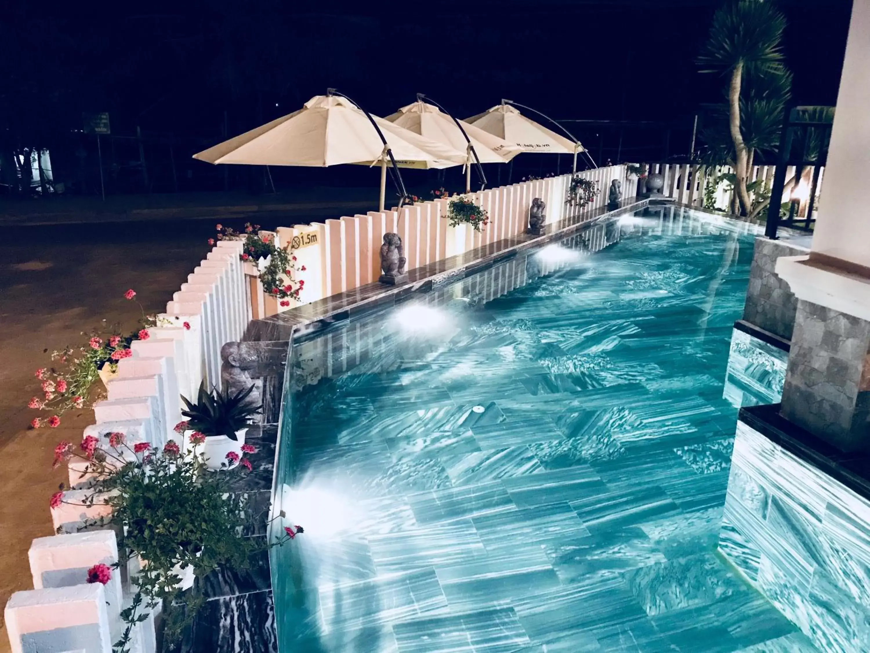 Swimming pool in Santa Sea Villa Swimming pool in Santa Sea Villa