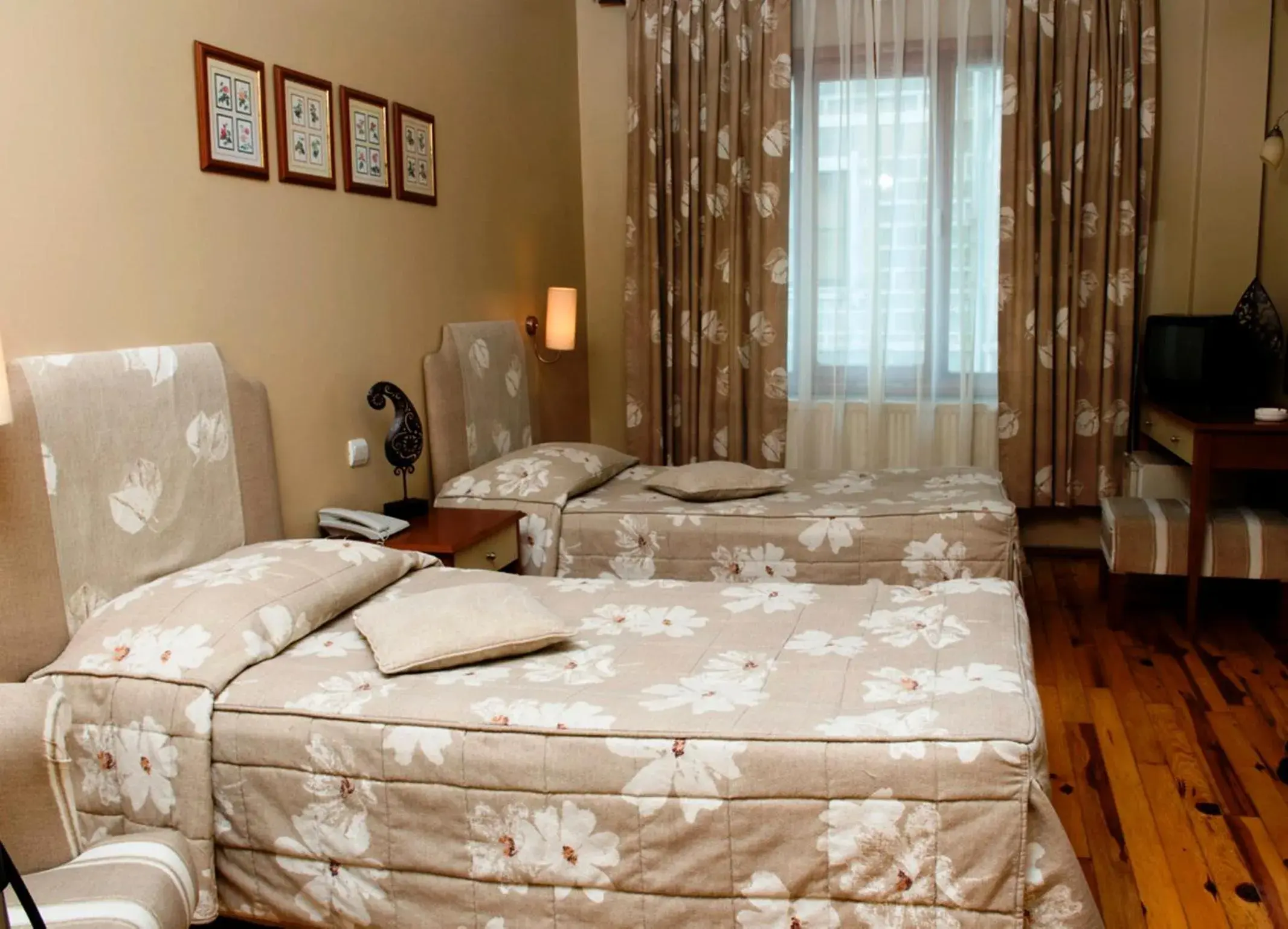 Bedroom, Bed in Hotel Fehmi Bey - Special Category