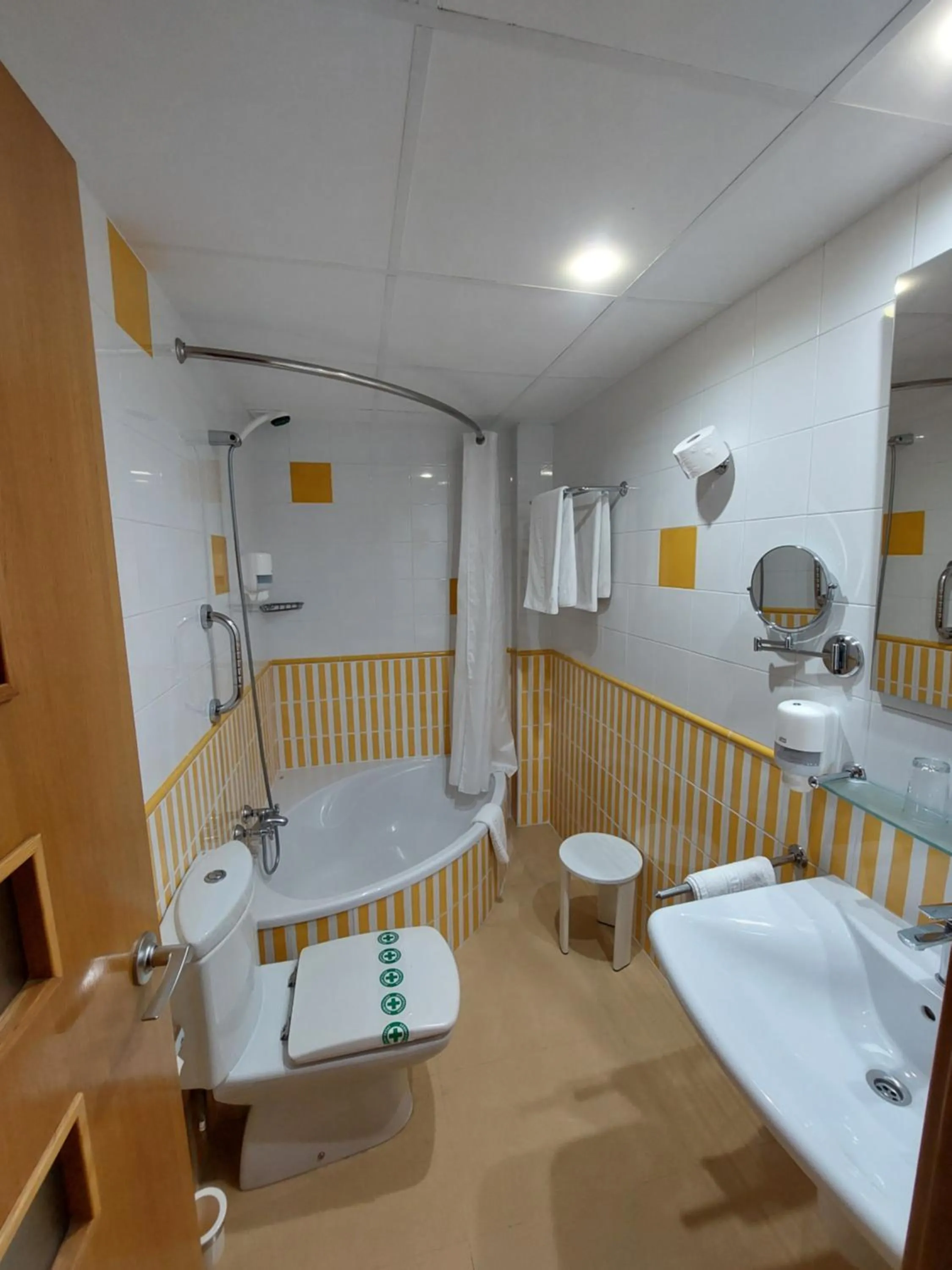 Bath in Hotel Tio Pepe