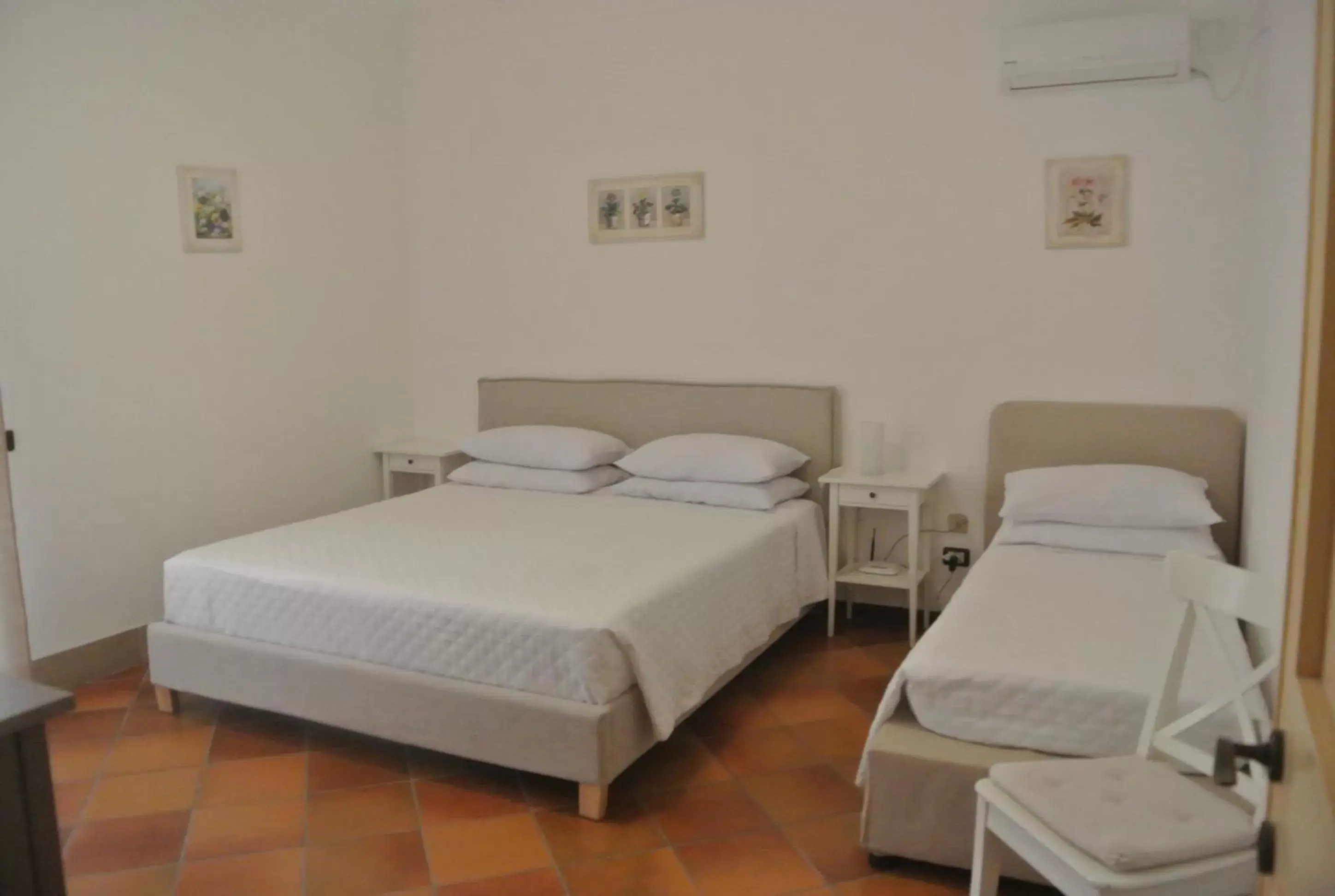 Bedroom, Bed in Villa Carlotta Resort