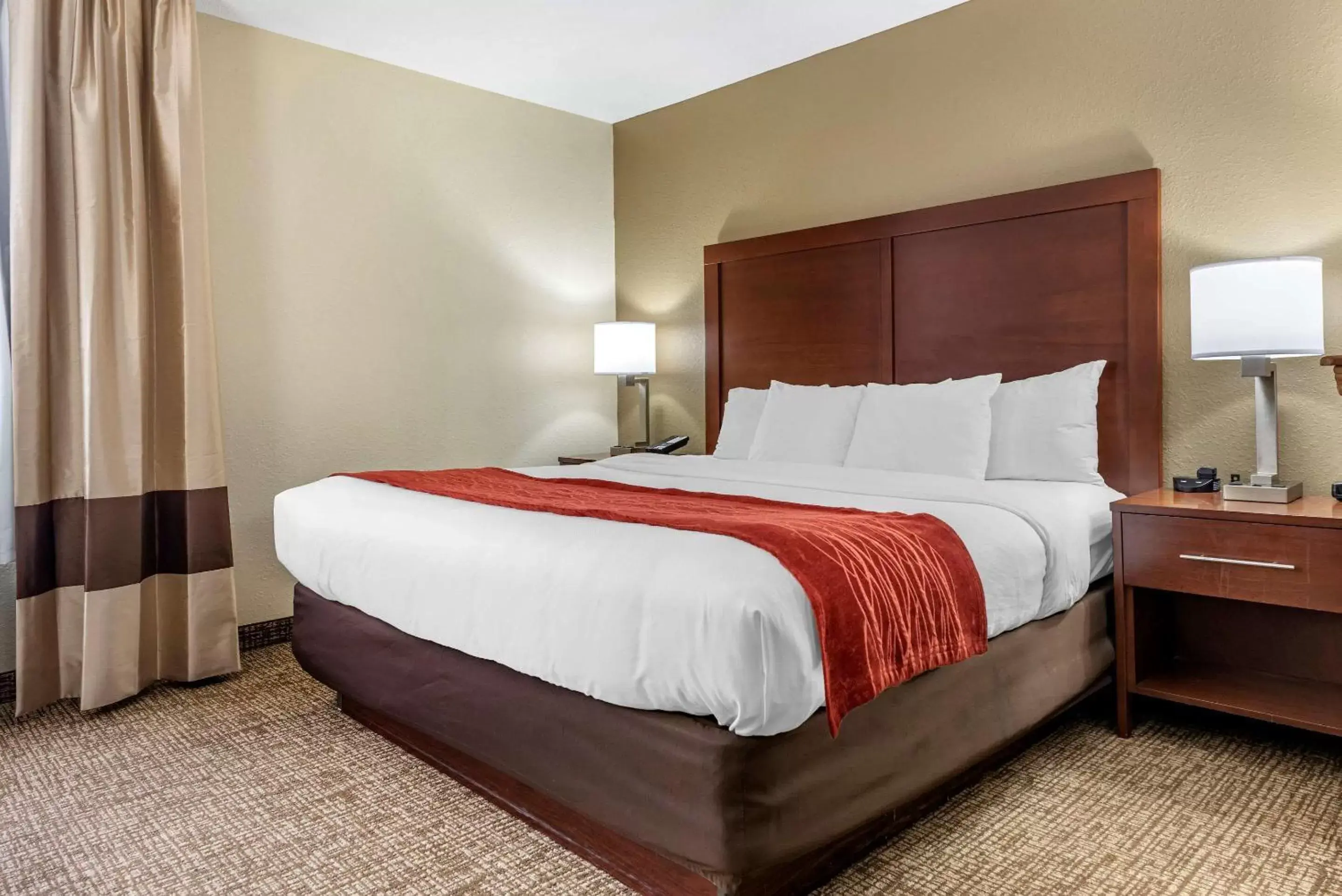 King Suite - Non-Smoking in Comfort Inn & Suites Cincinnati Eastgate