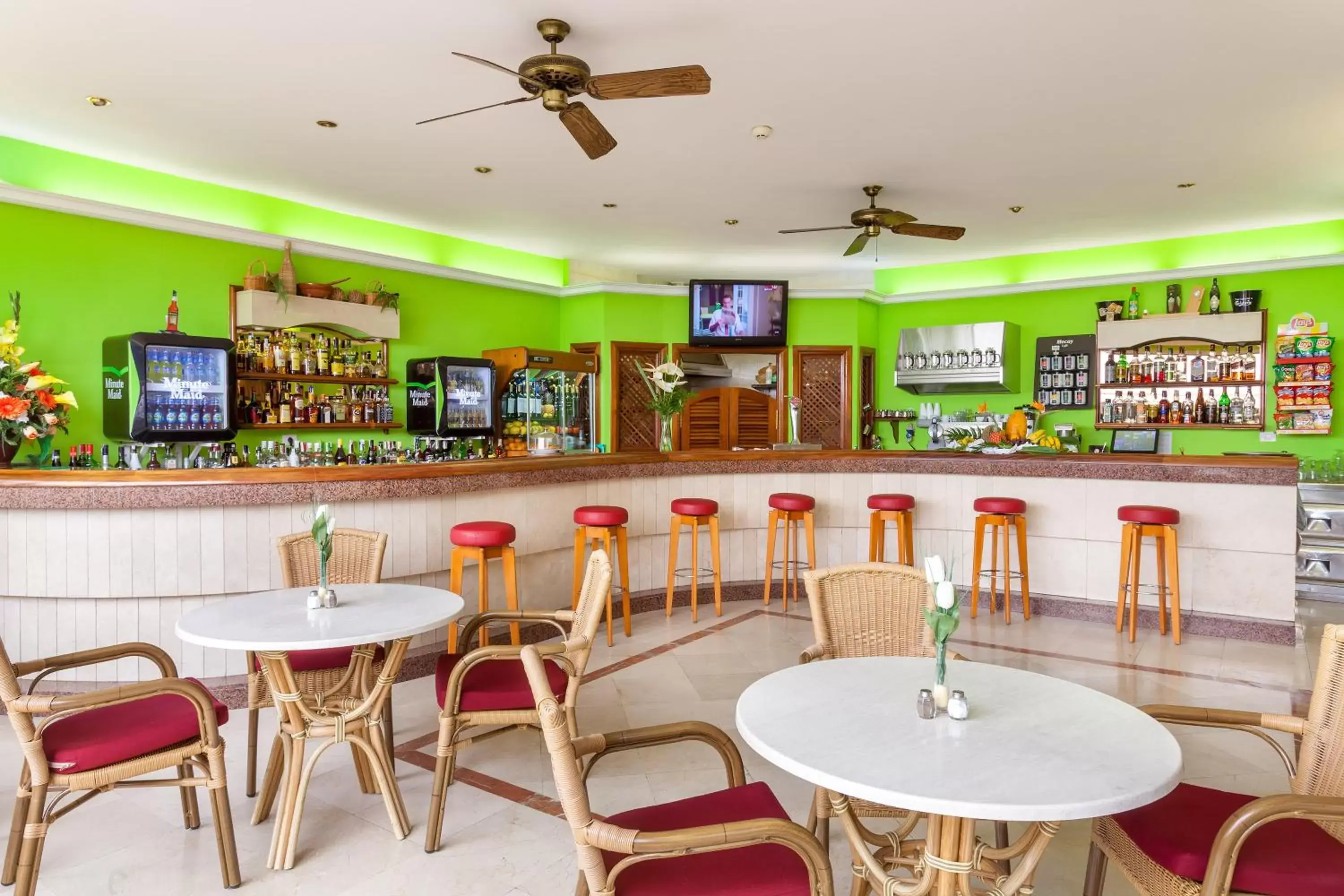 Lounge or bar in Apartamentos Masaru Lounge or bar in Apartamentos Masaru