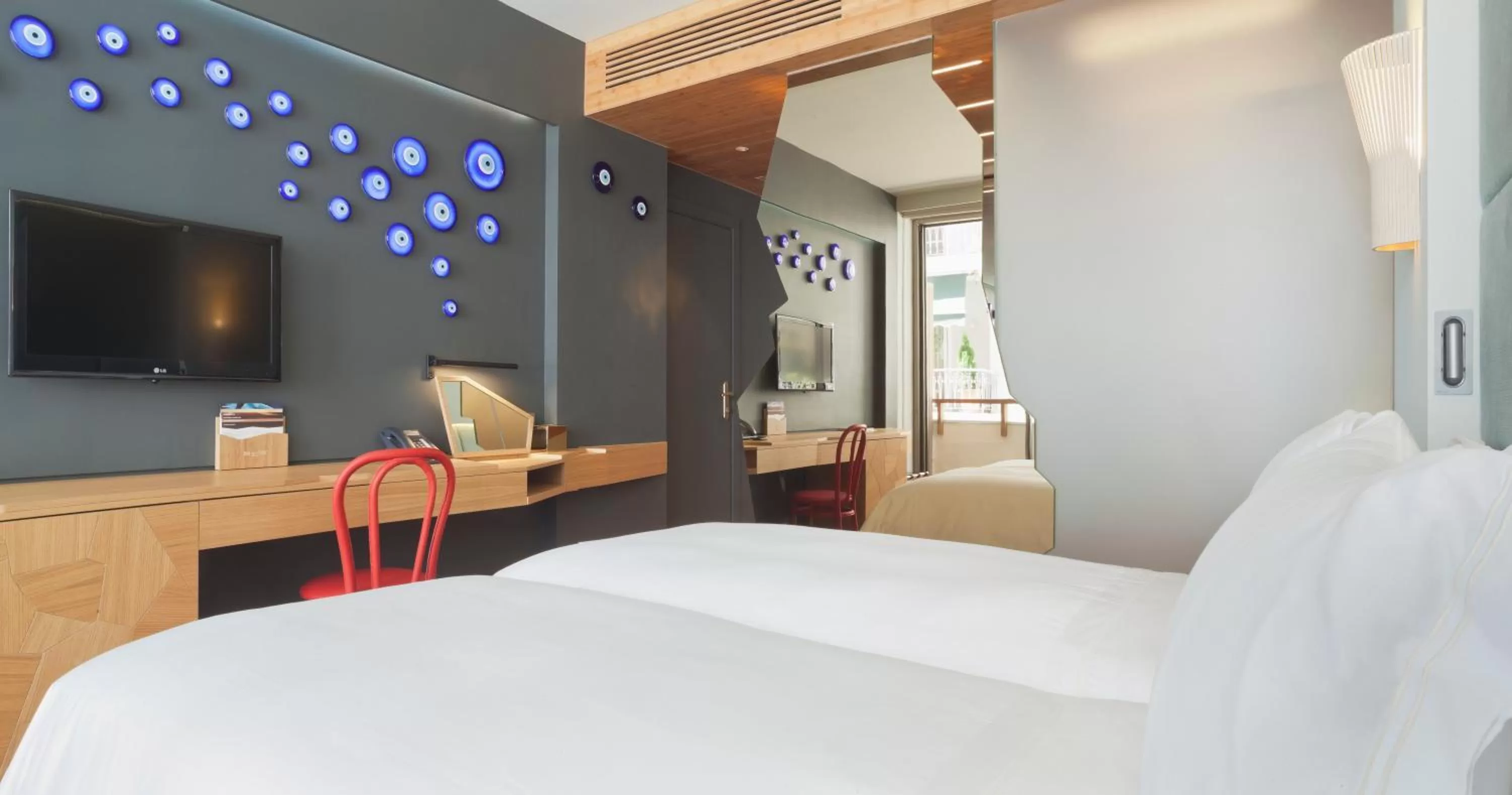 Photo of the whole room, Bed in New Hotel