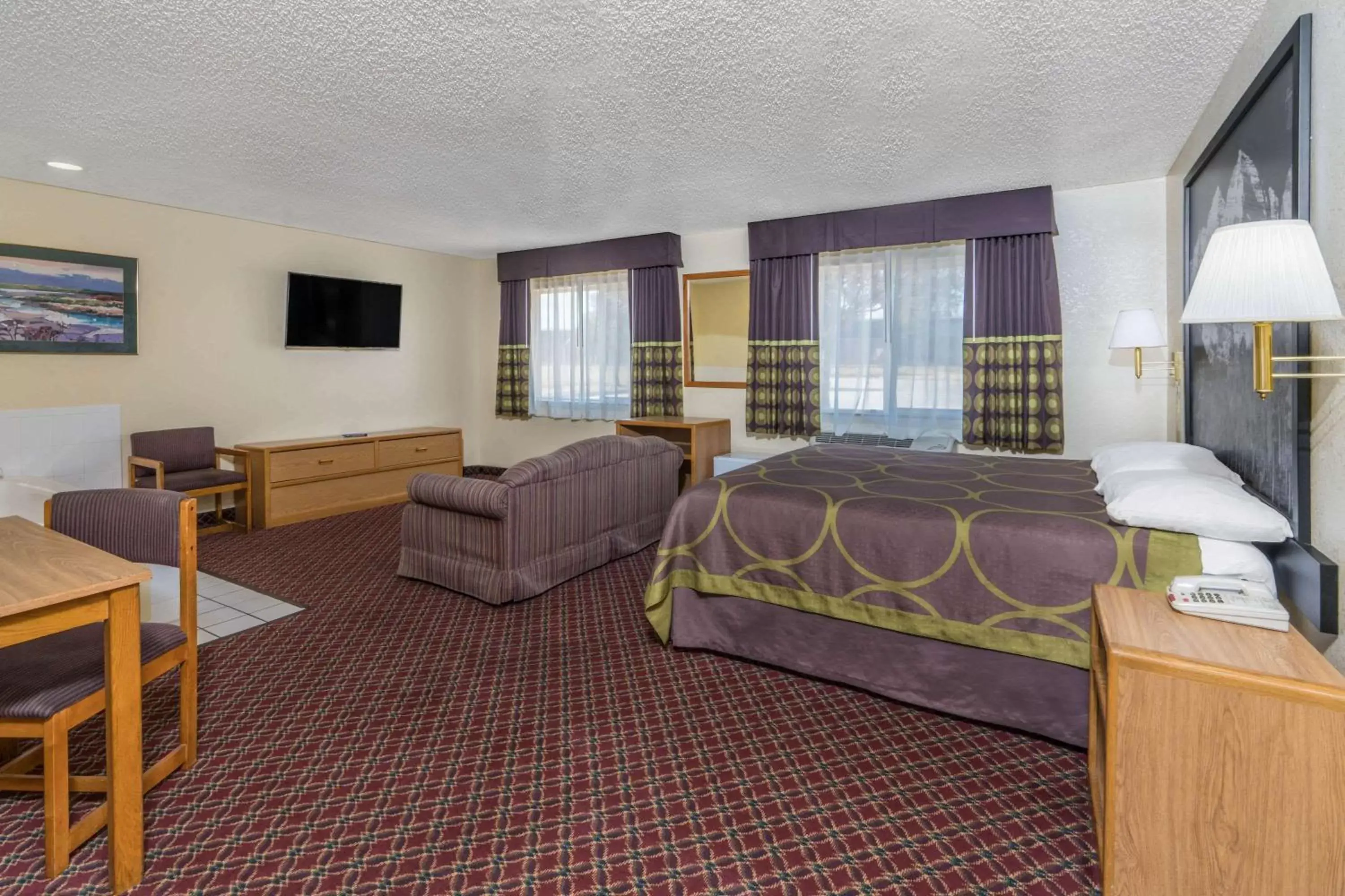 Photo of the whole room in Super 8 by Wyndham Fountain