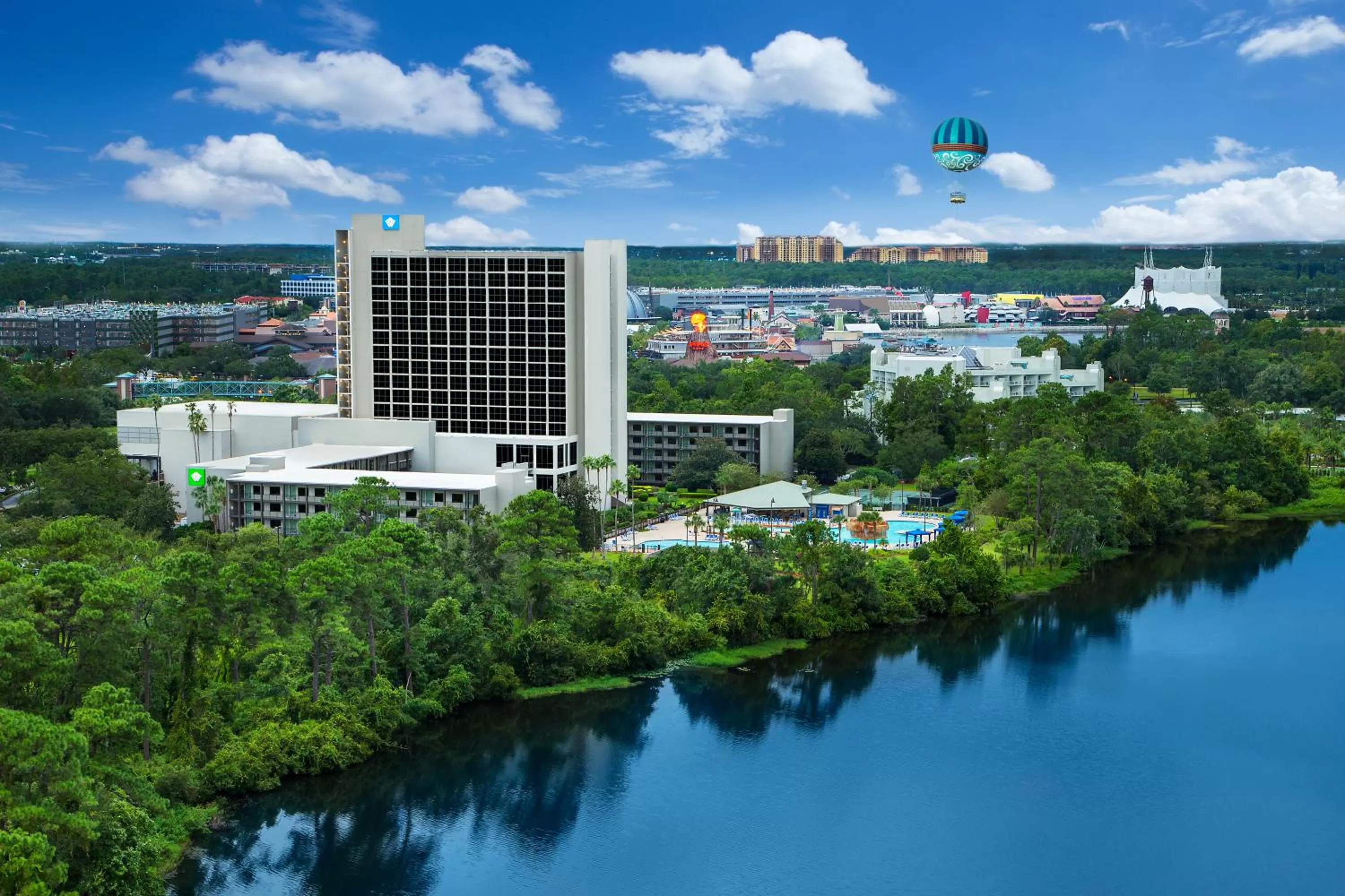 Property building in Wyndham Lake Buena Vista – Disney Springs® Area