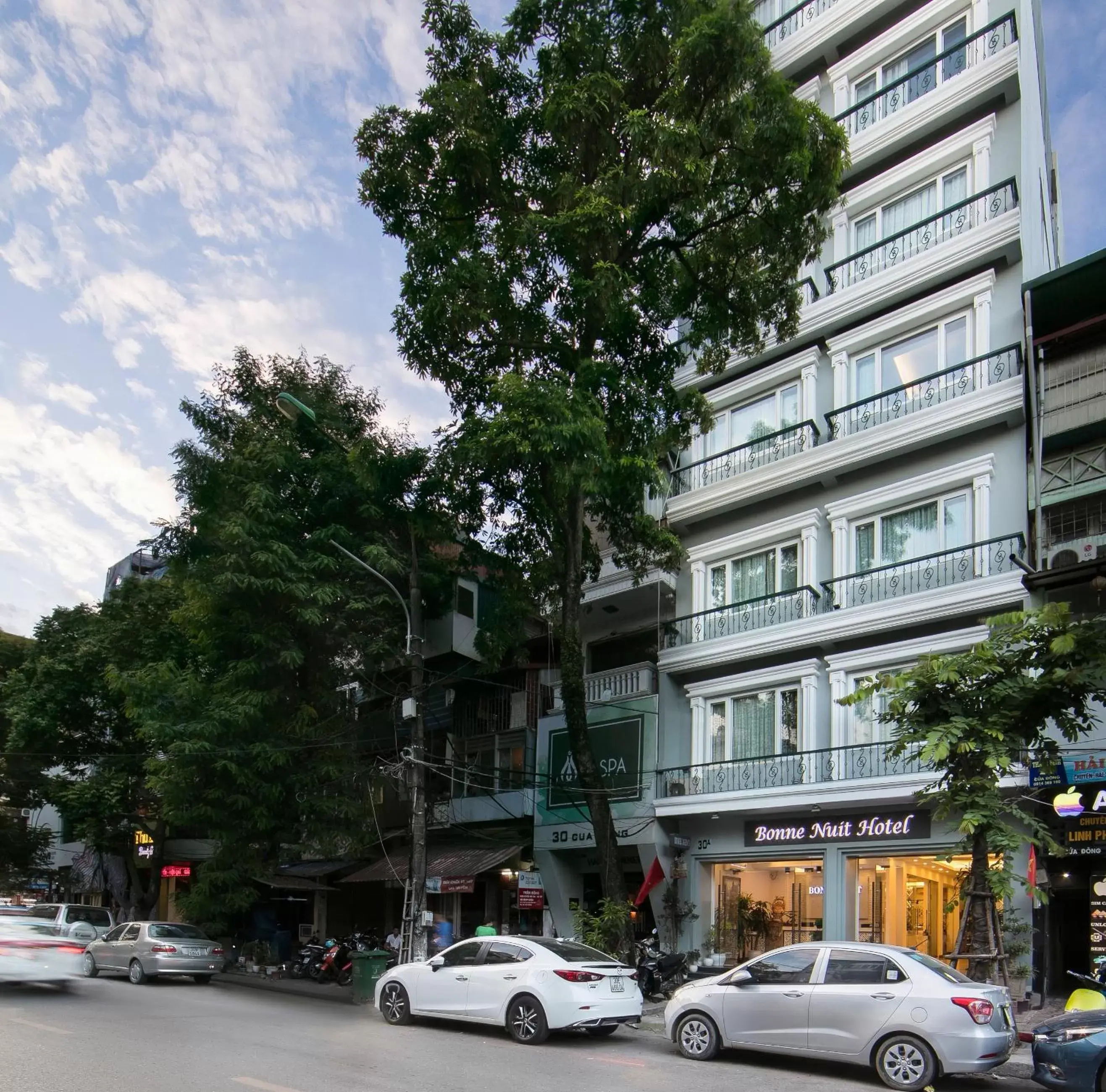 Property building in Bonne Nuit Hotel & Spa Hanoi Property building in Bonne Nuit Hotel & Spa Hanoi