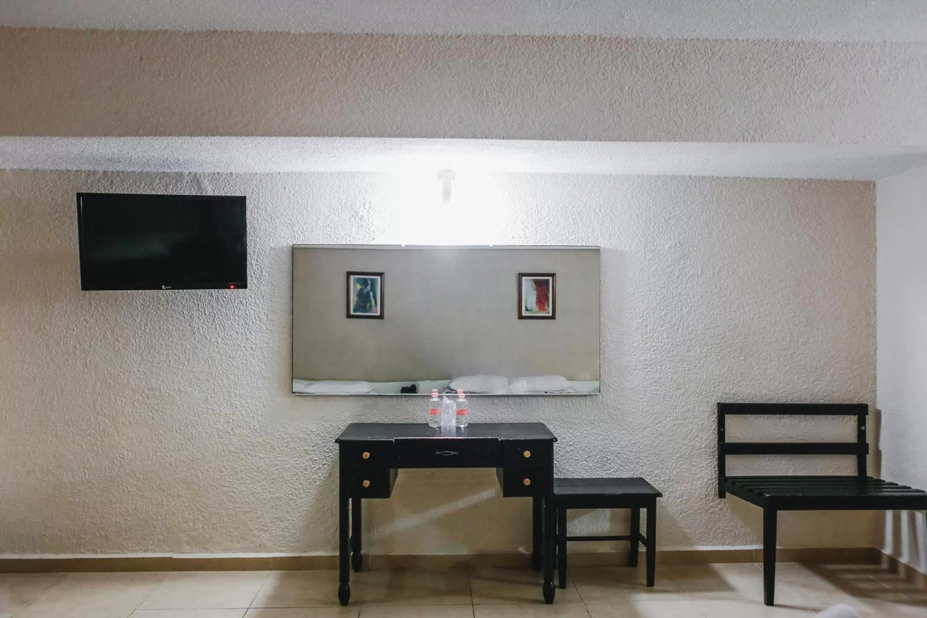 Photo of the whole room, TV/Entertainment Center in Hotel Colon Merida