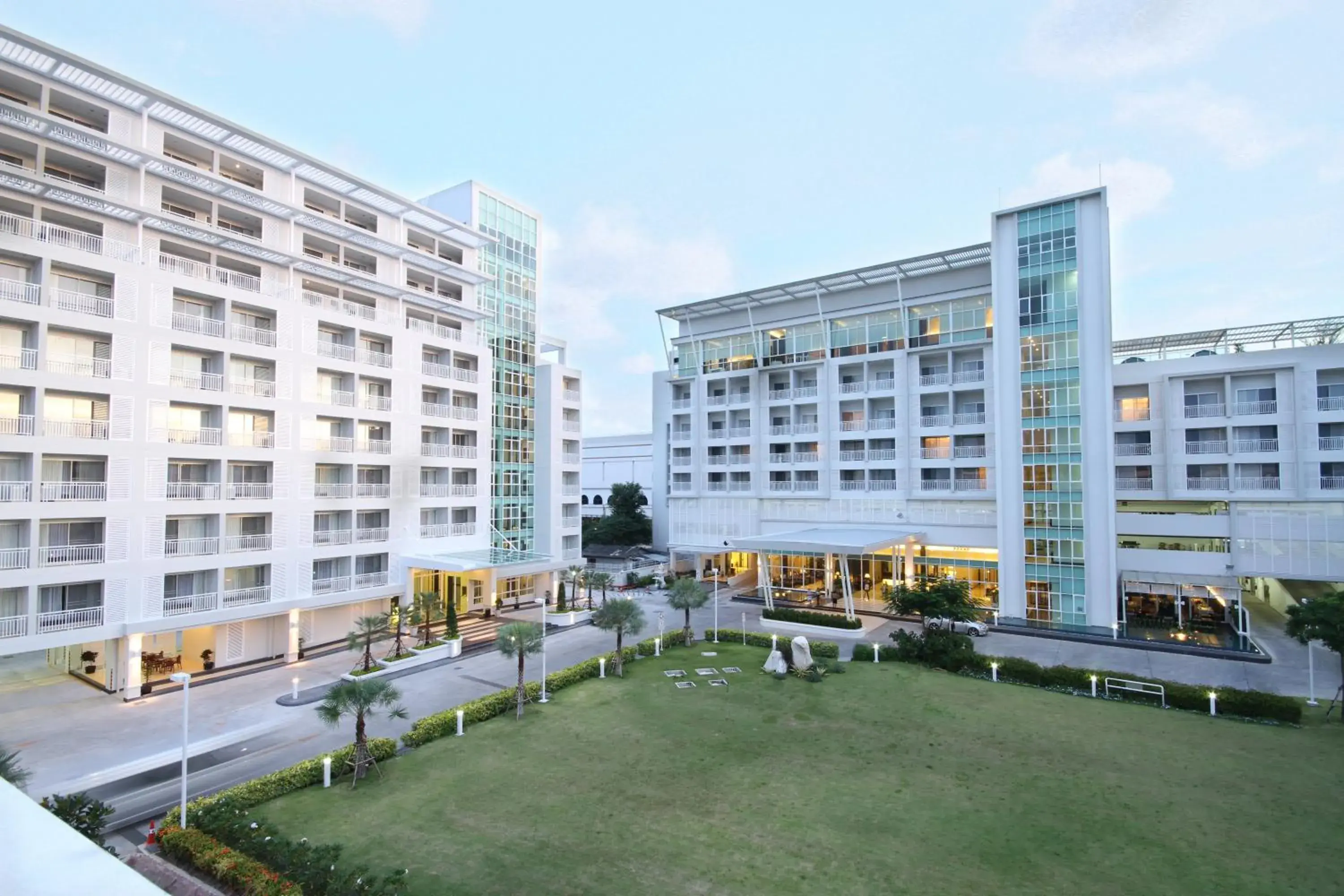 Facade/entrance, Property Building in Kameo Grand Hotel & Serviced Apartment, Rayong