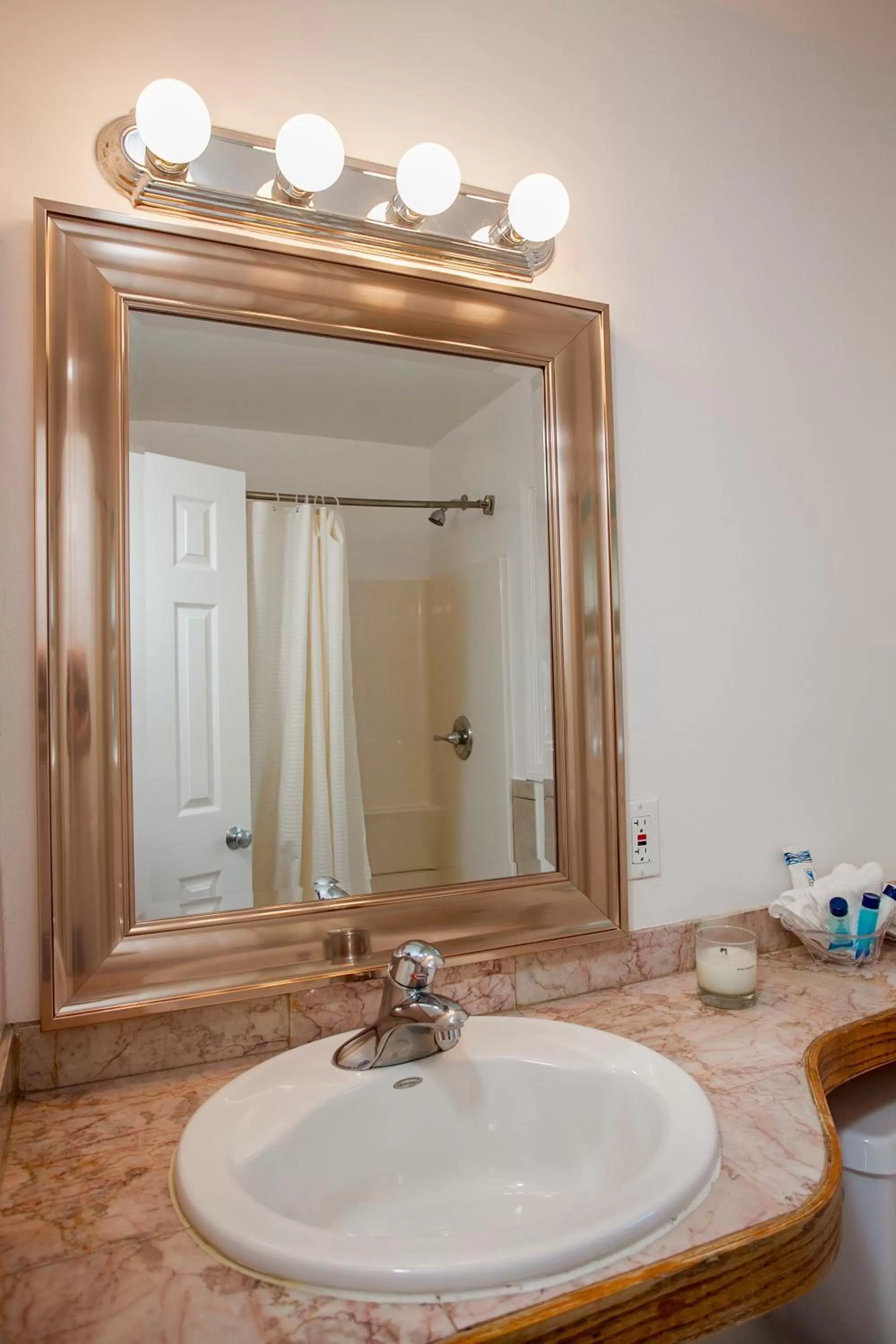 Bathroom in Ocean Lodge Santa Monica Beach Hotel