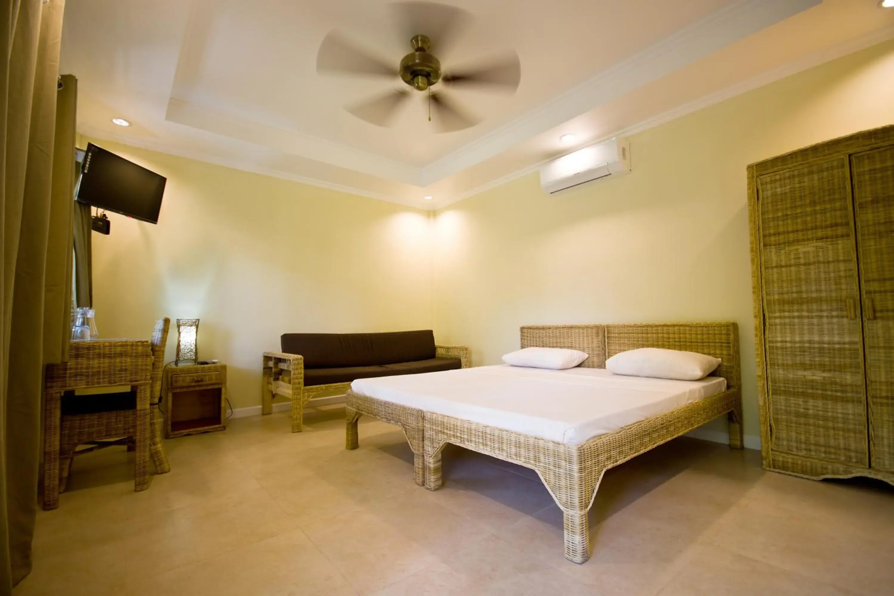 Photo of the whole room, Bed in Mike's Dauin Dive Resort Photo of the whole room, Bed in Mike's Dauin Dive Resort