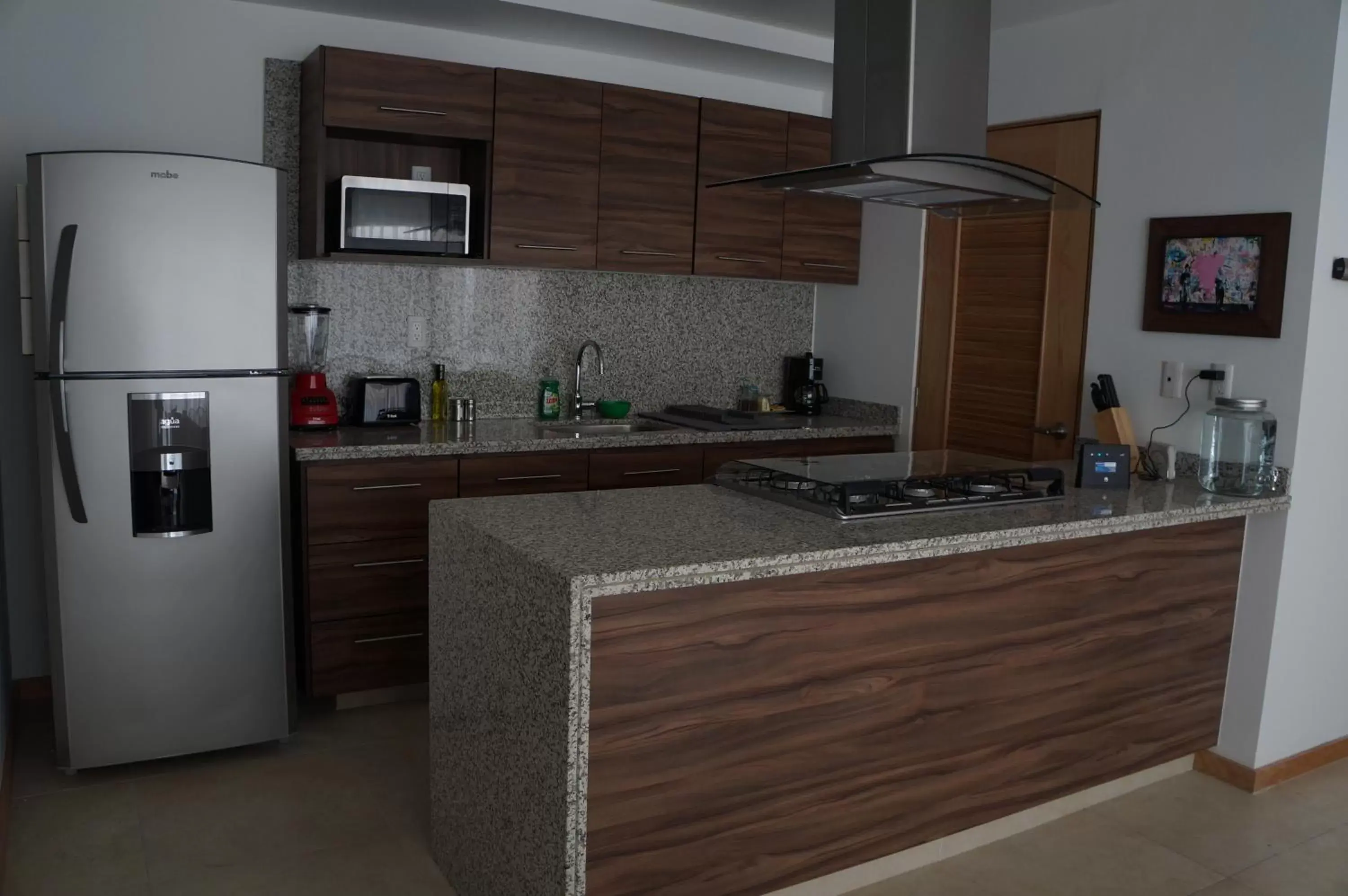 Kitchen/Kitchenette in Metropolitan Suites