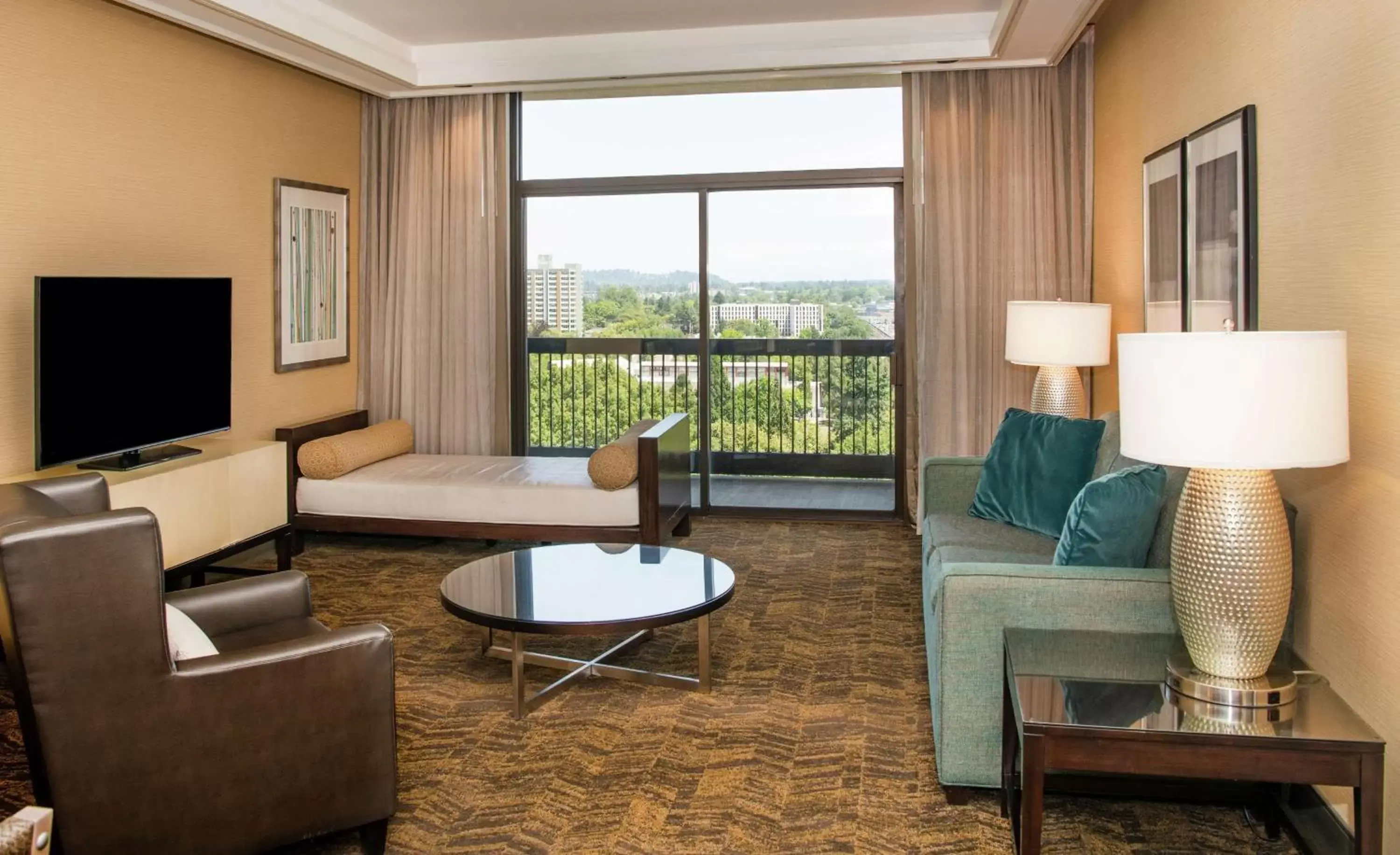 Bedroom, Seating Area in DoubleTree by Hilton Portland