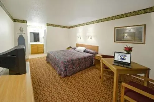 Bed in Americas Best Value Inn Weatherford