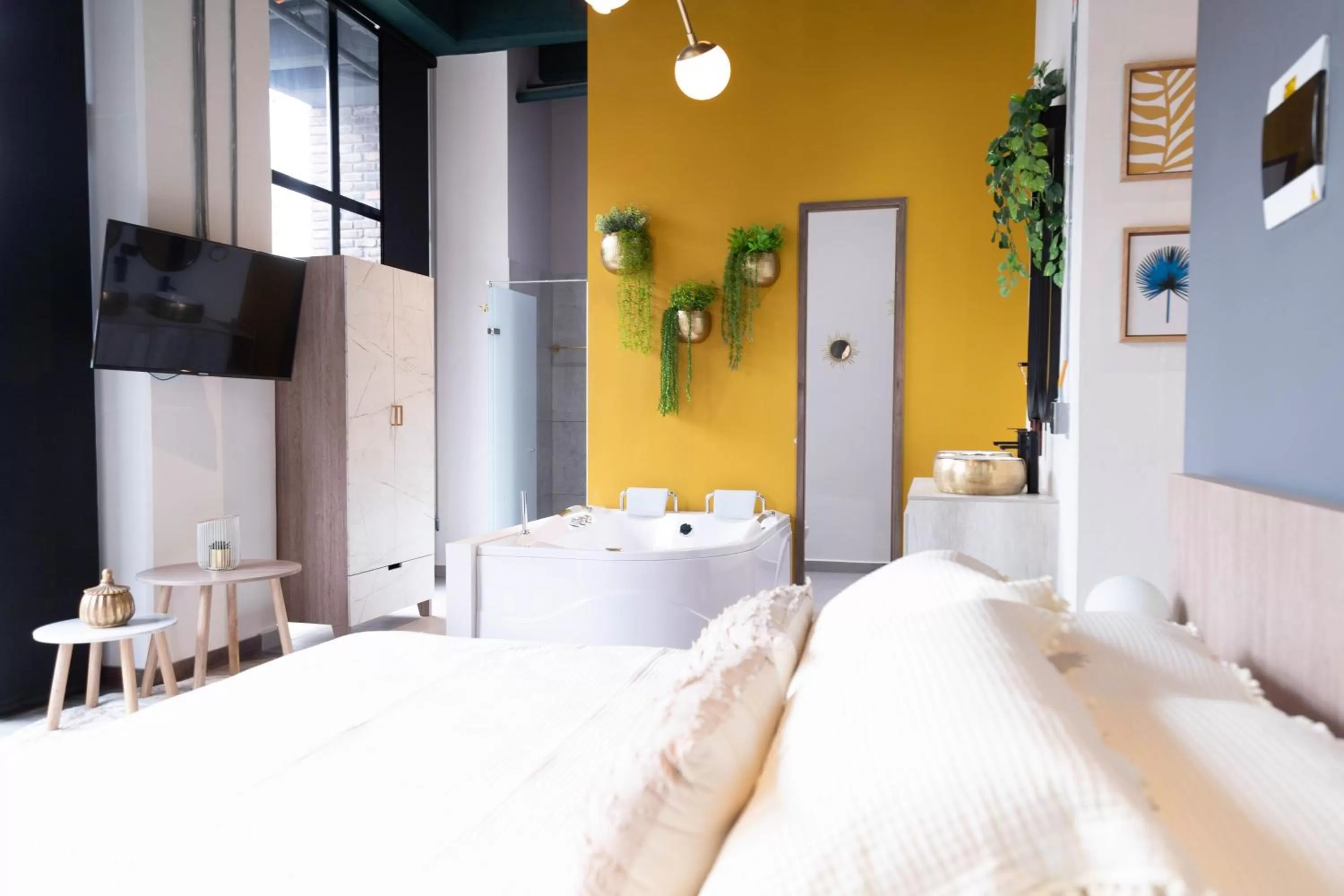 Bed in Royal Living Poblado