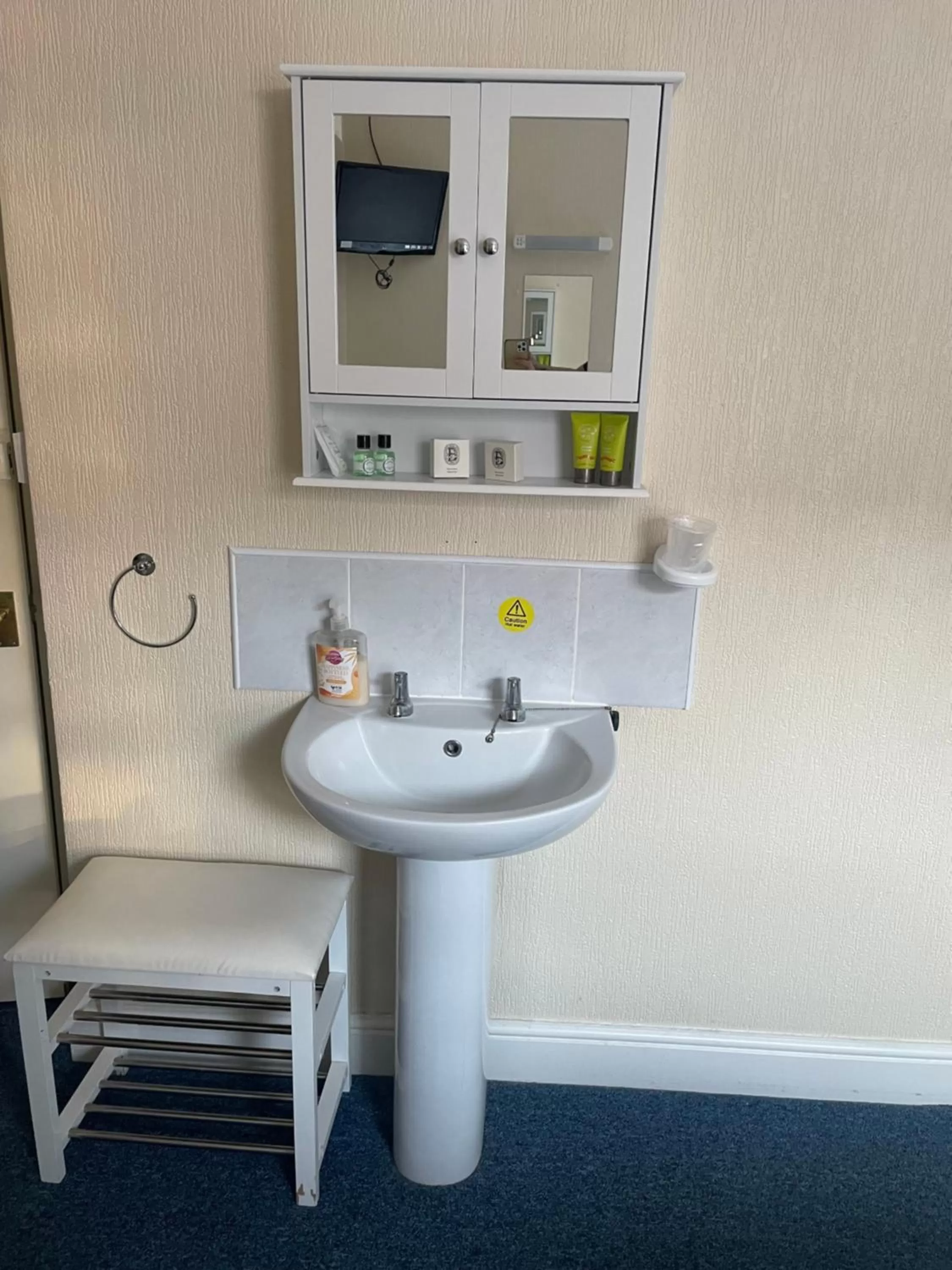 Bathroom in Ivydene Guest House