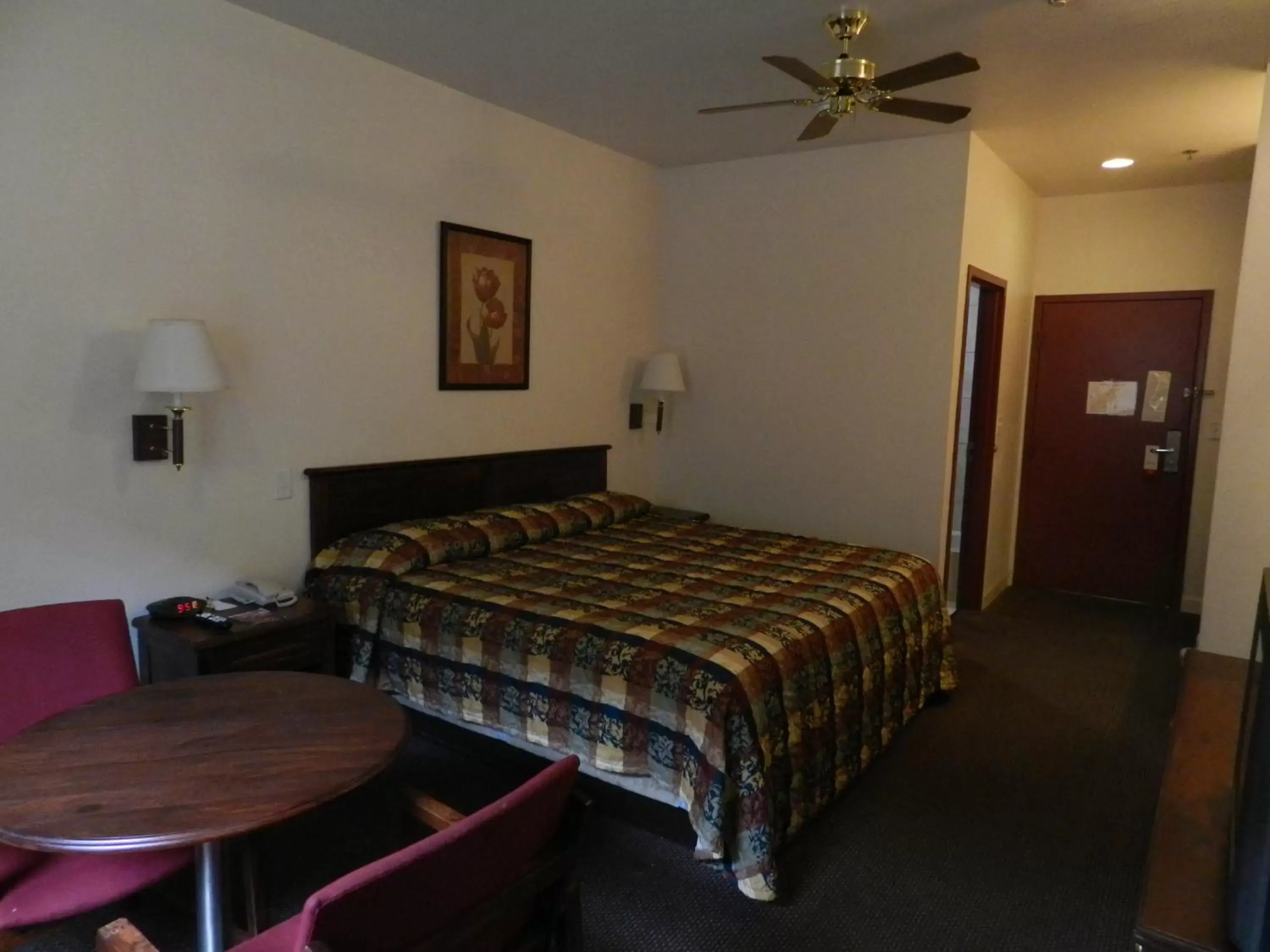 King Room - Non-Smoking in Super 8 by Wyndham St. Louis Airport