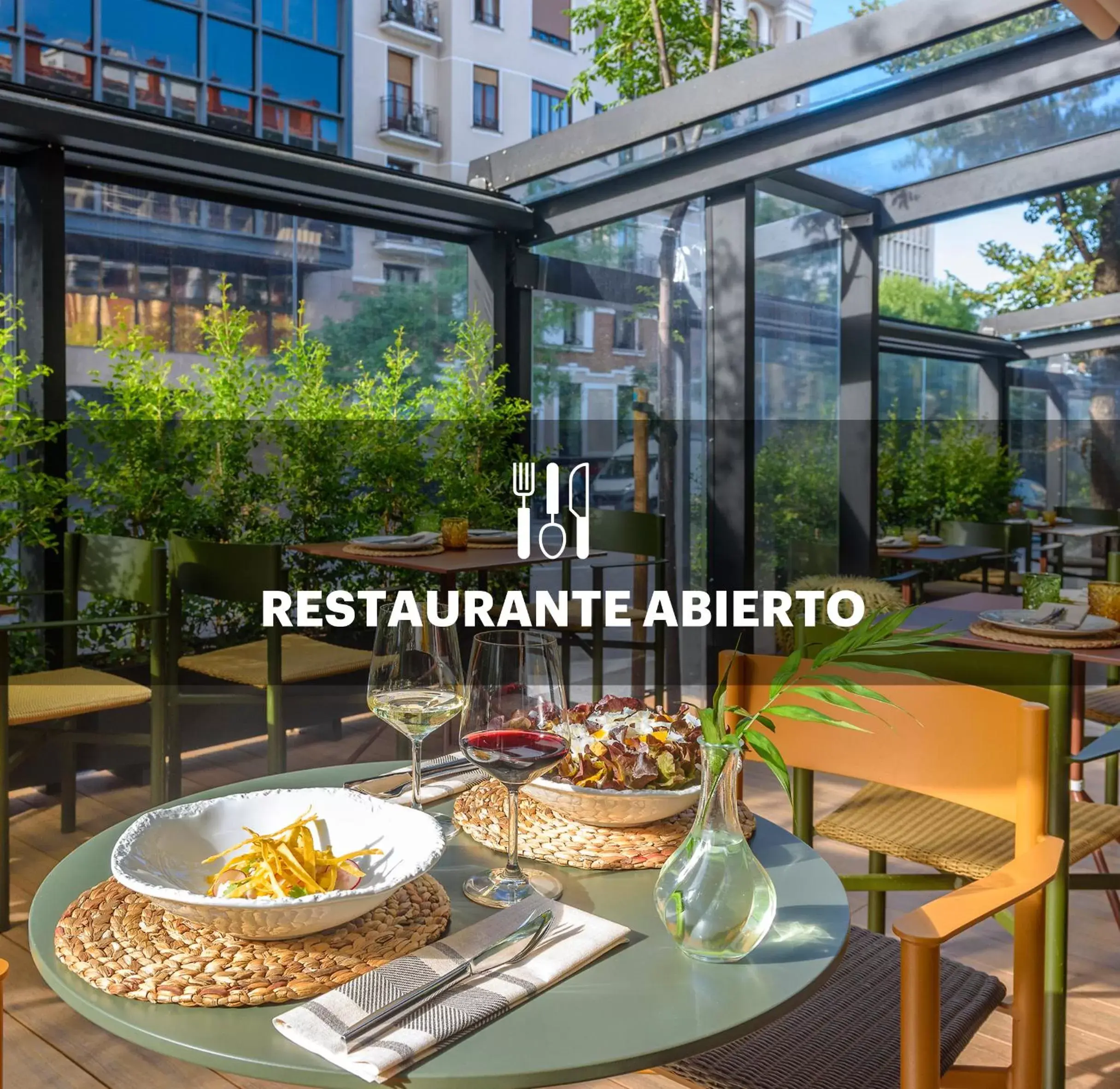 Restaurant/places to eat in Melia Madrid Serrano