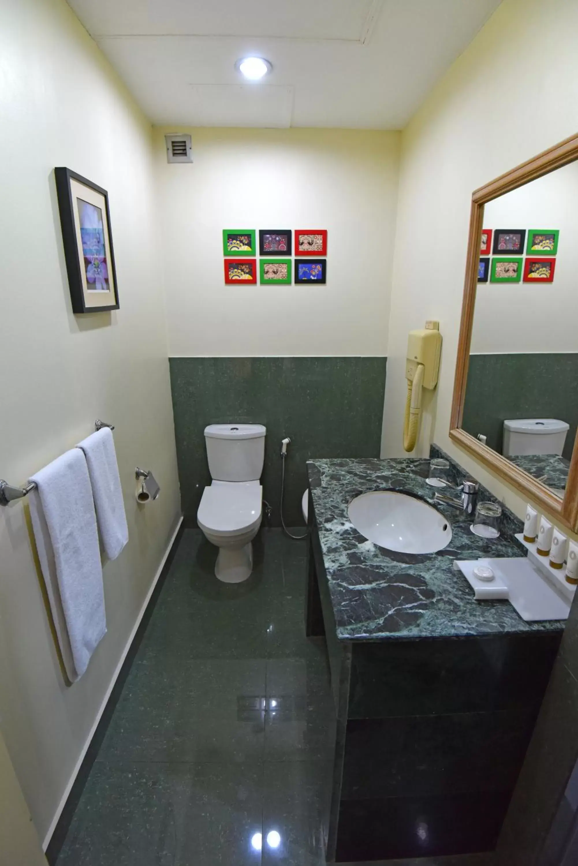 Bathroom in Inn & Go Kuwait Plaza