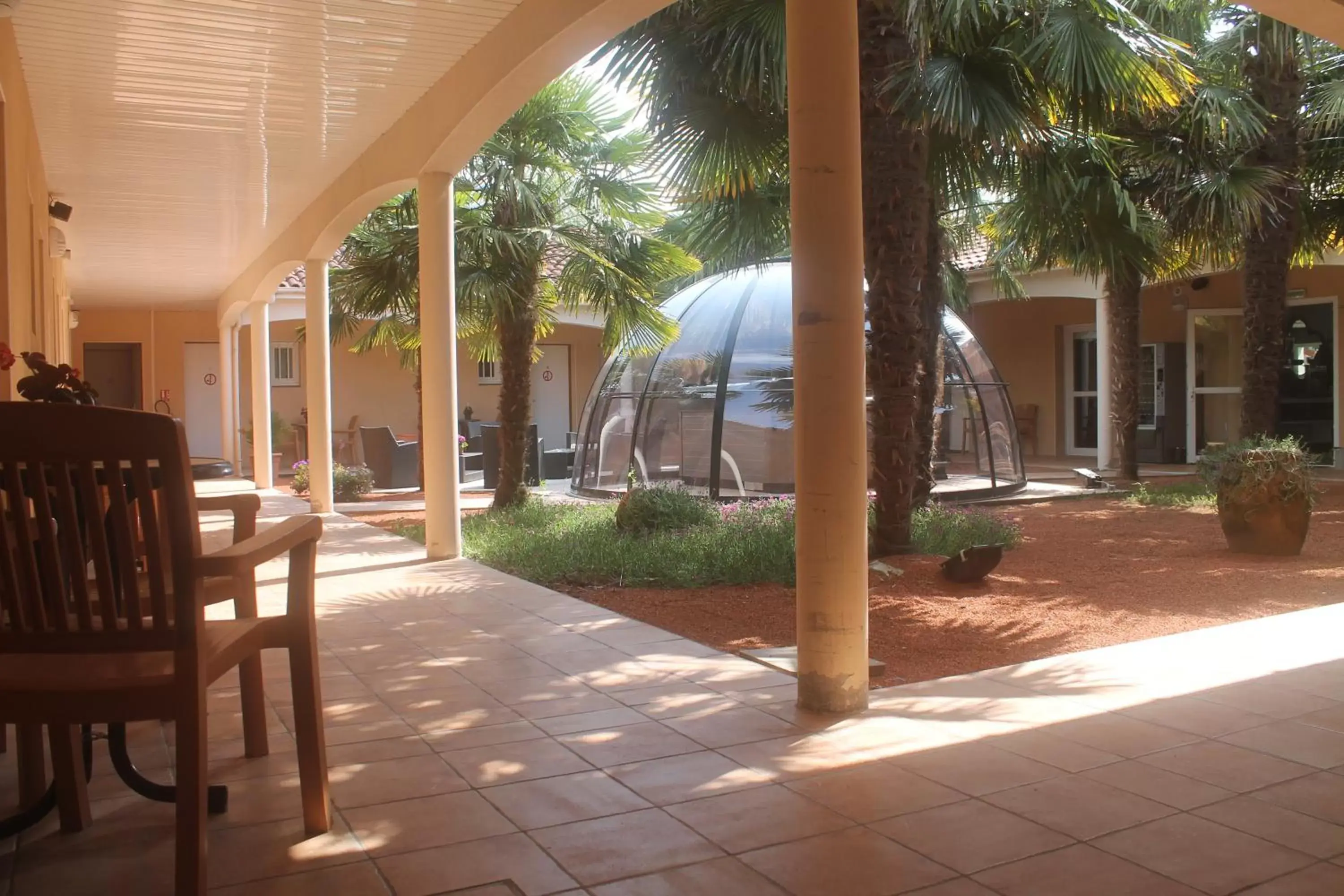 Patio, Patio/Outdoor Area in The Originals City, Hôtel La Closerie, Nantes Nord (Inter-Hotel)