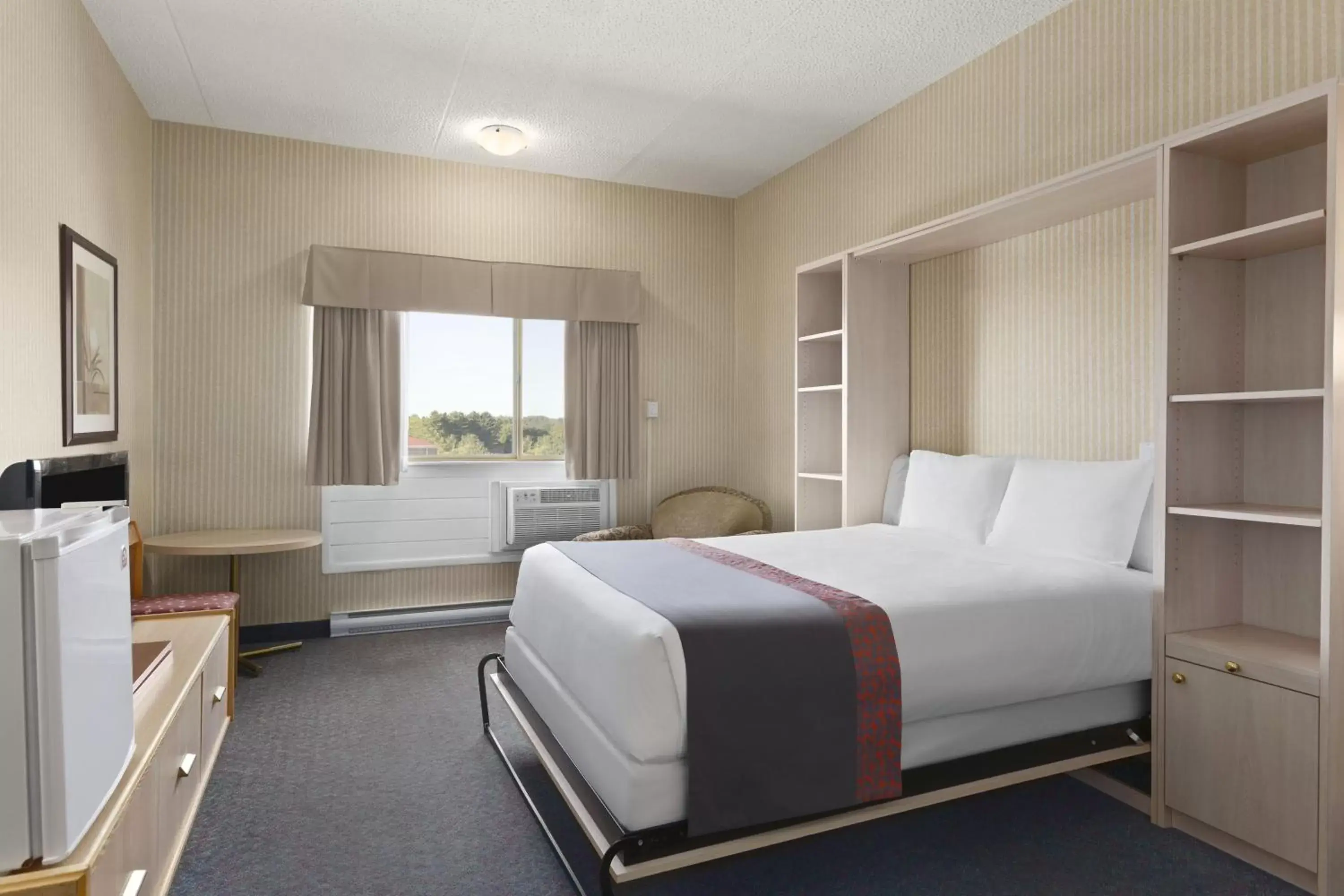 Bed, Room Photo in Days Inn by Wyndham Bridgewater Conference Center