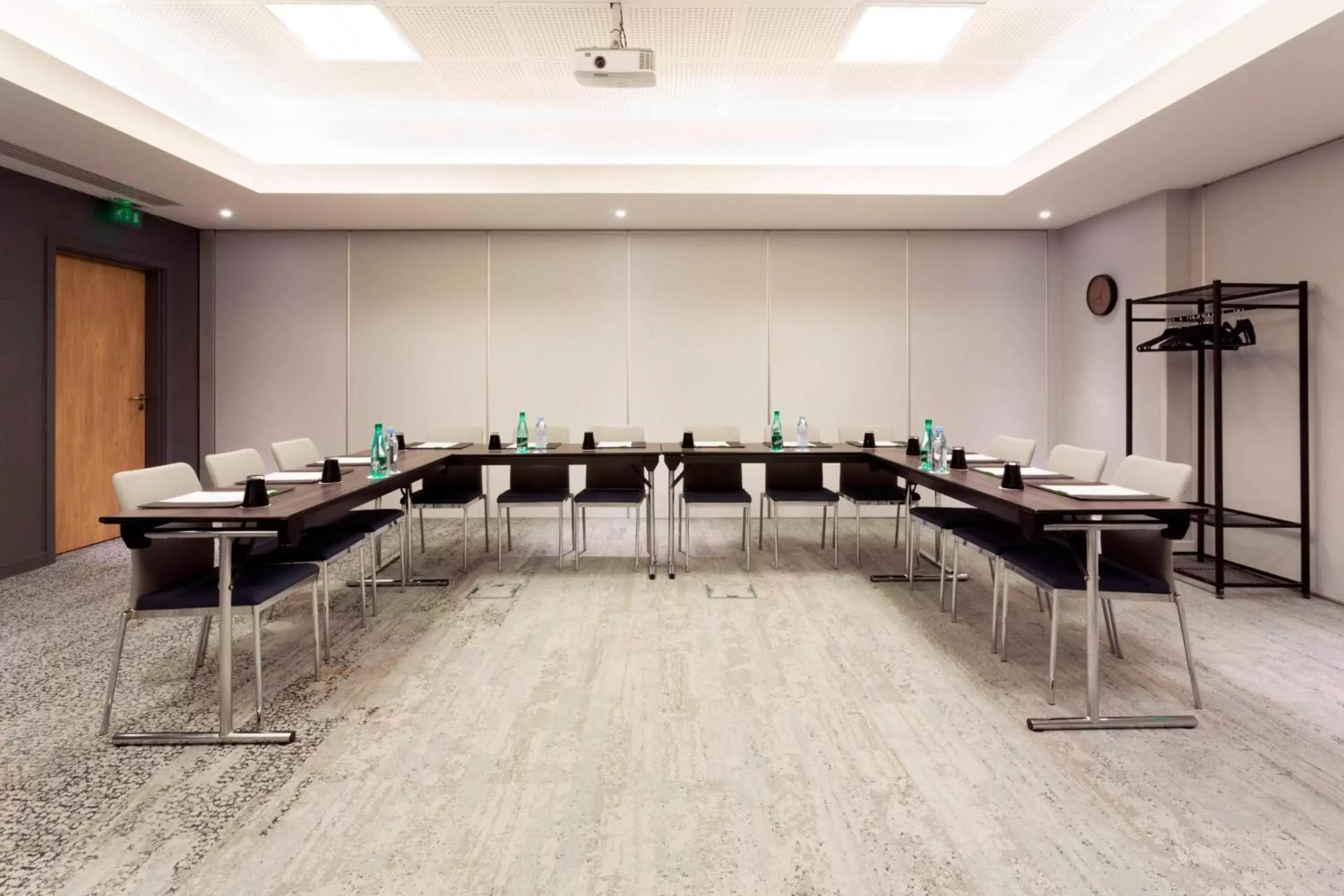 Meeting/conference room in Courtyard by Marriott Toulouse Airport