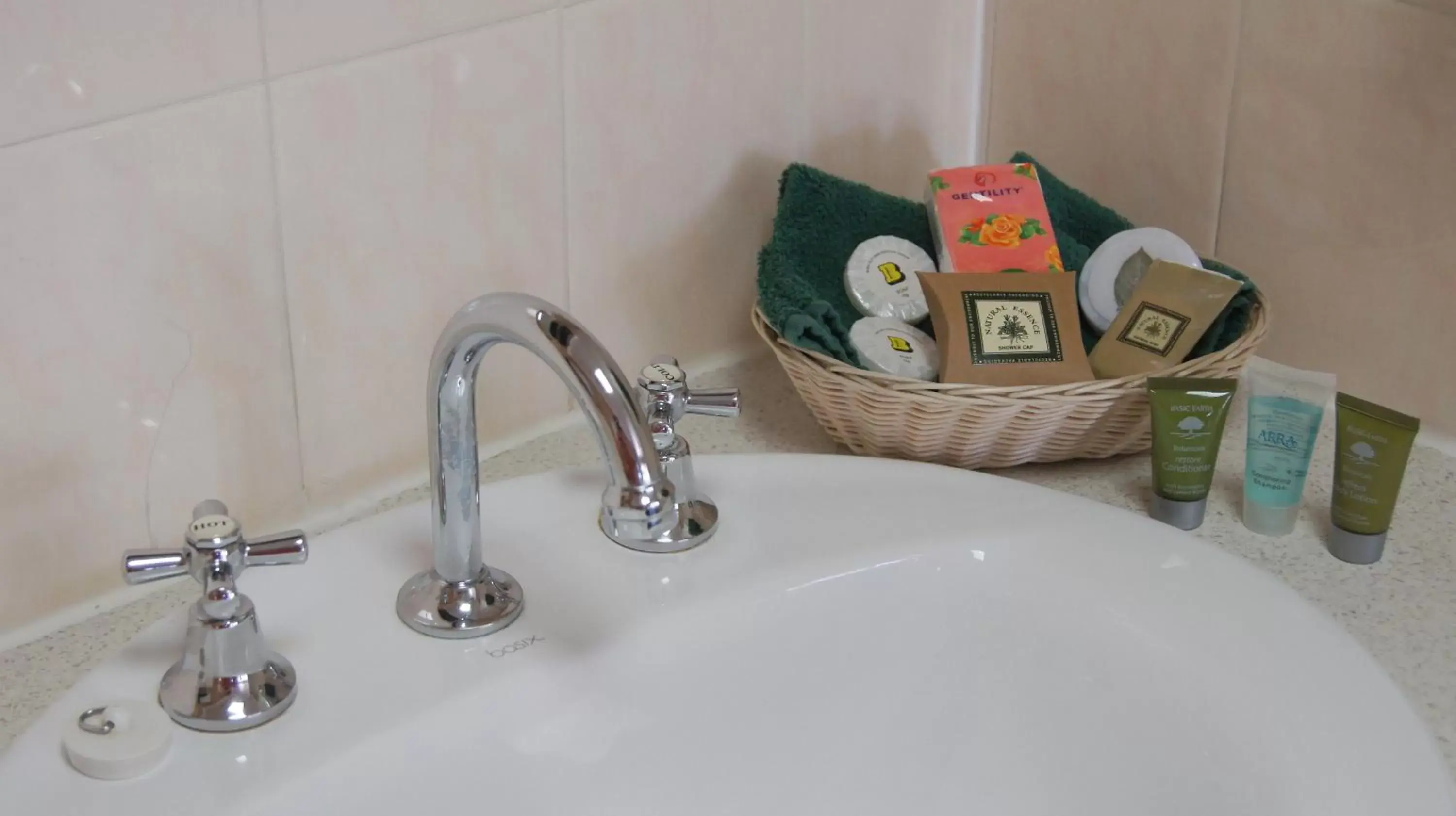 Bathroom in Ningana Motel