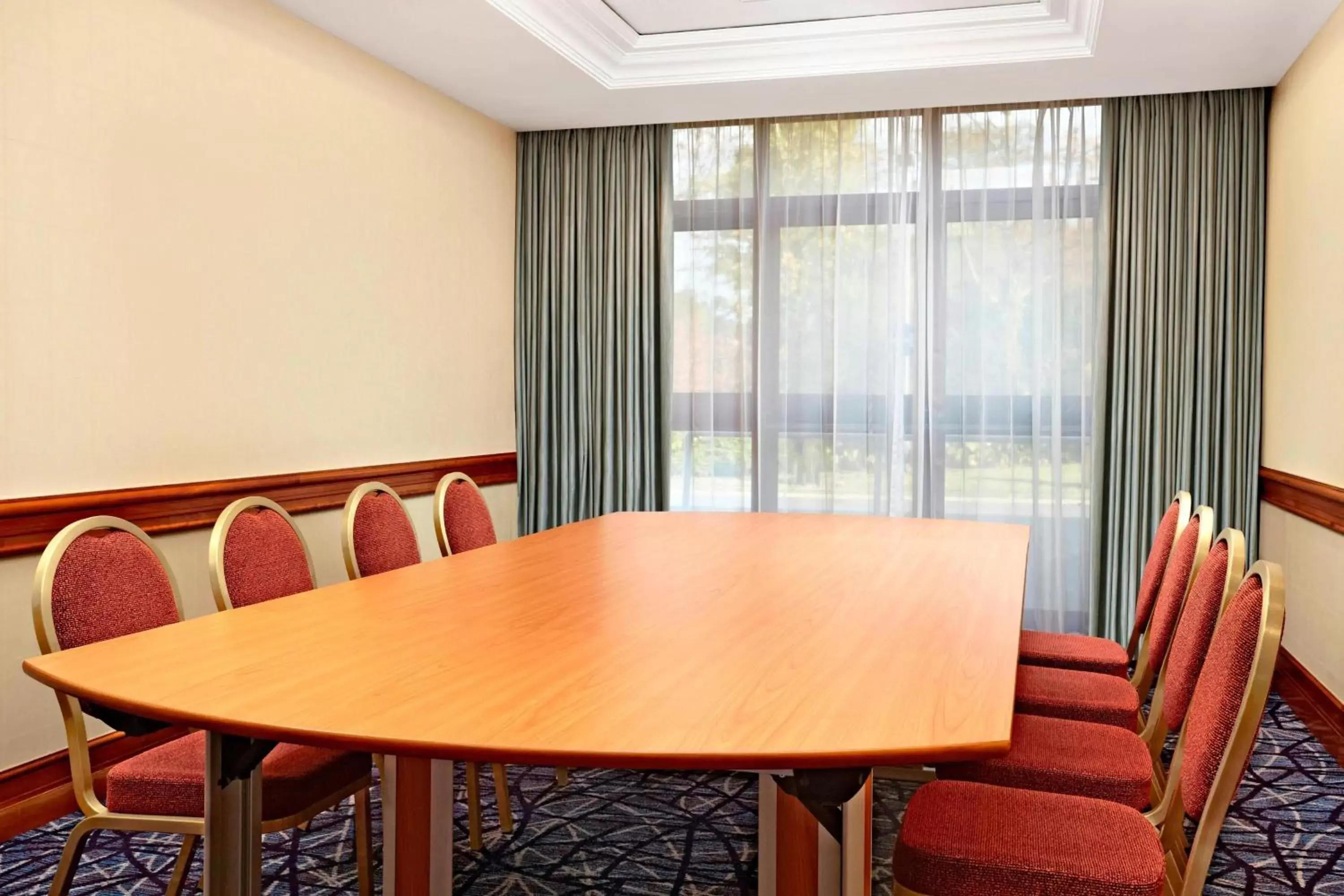 Meeting/conference room in Sheraton Skyline Hotel London Heathrow