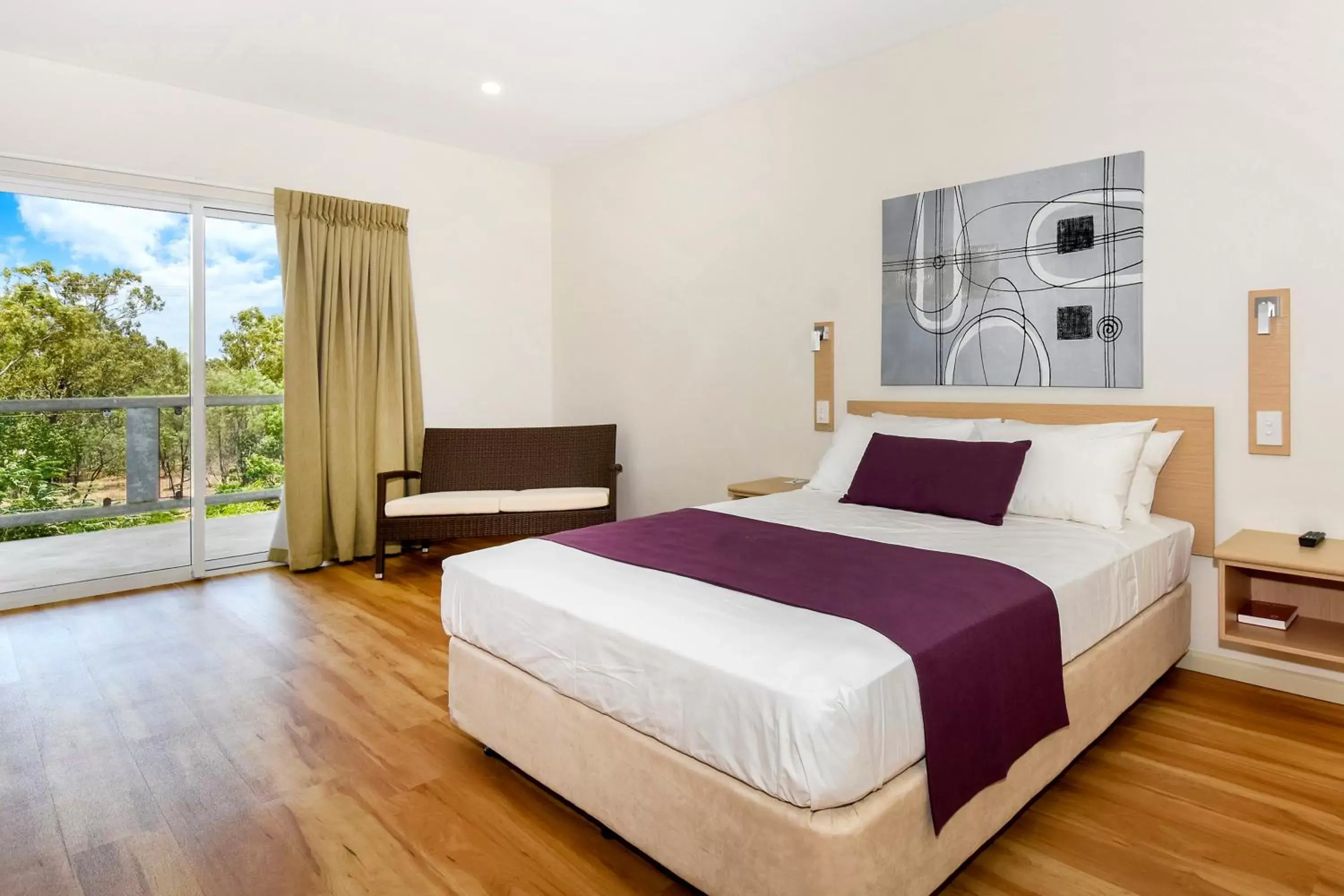 Bed in Club Tropical Resort Darwin