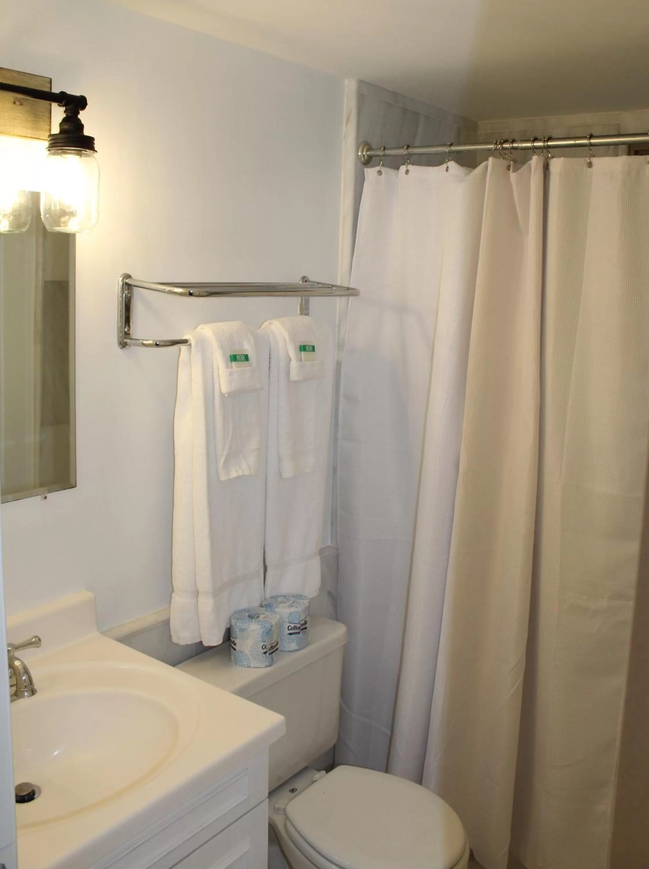 Bathroom in Catskill Seasons Inn