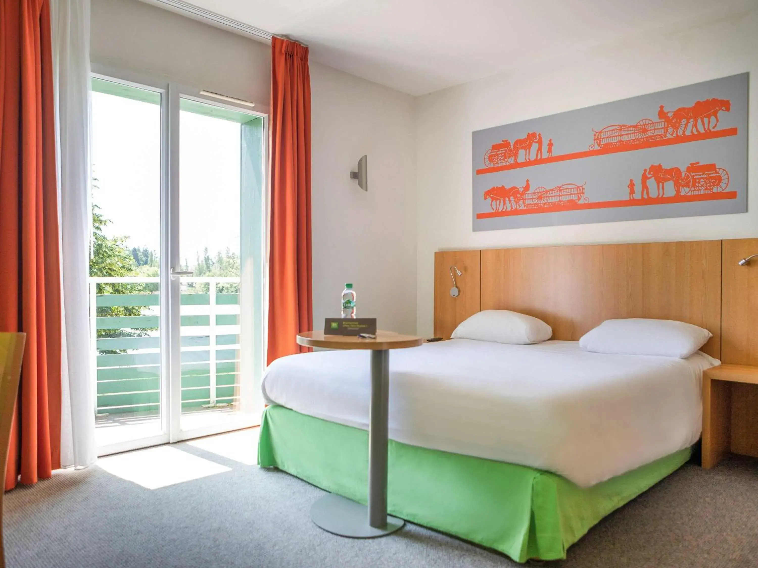 Photo of the whole room, Bed in ibis Styles Bourbon Lancy