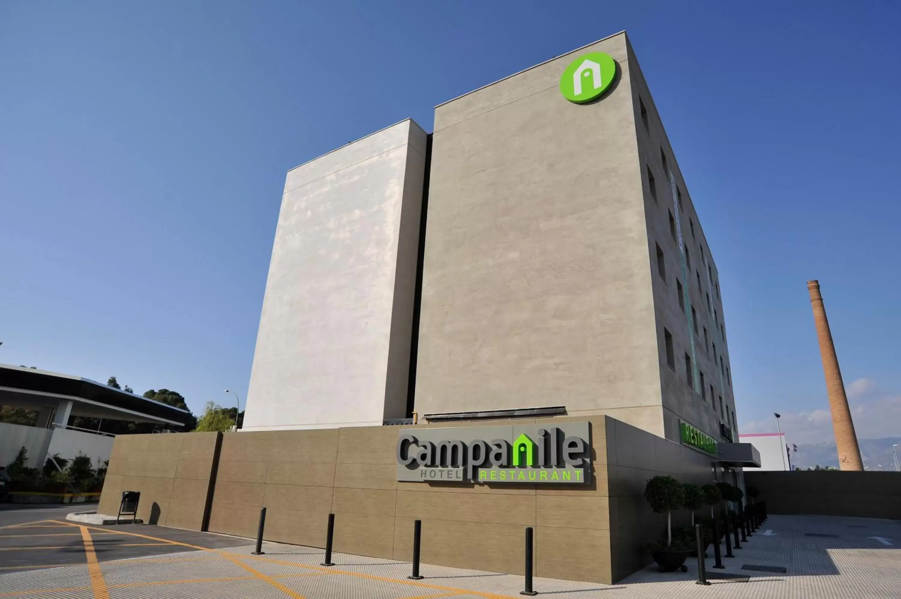 Facade/entrance, Property Building in Campanile Málaga Airport