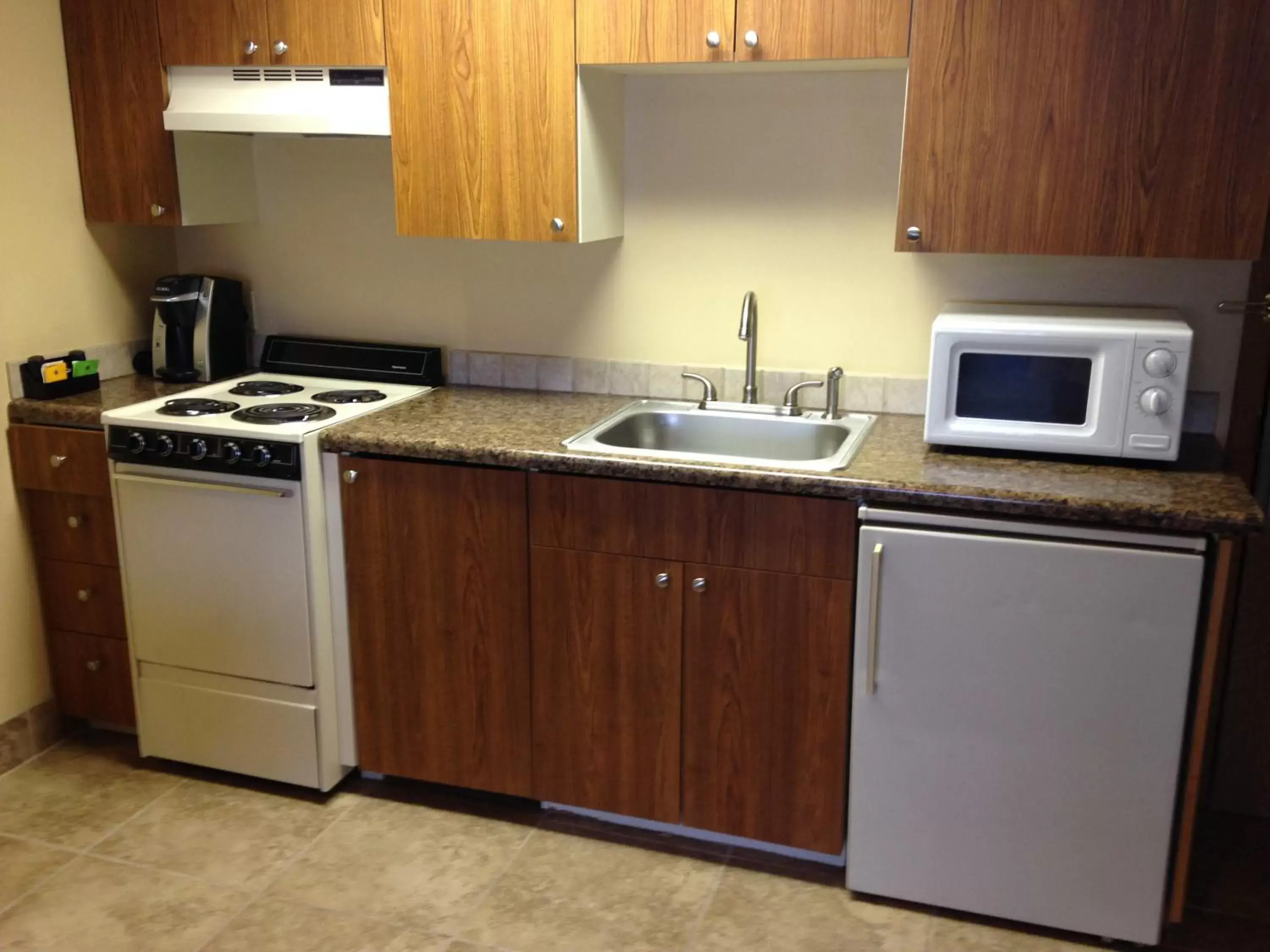 Kitchen or kitchenette, Kitchen/Kitchenette in Linderhof Inn