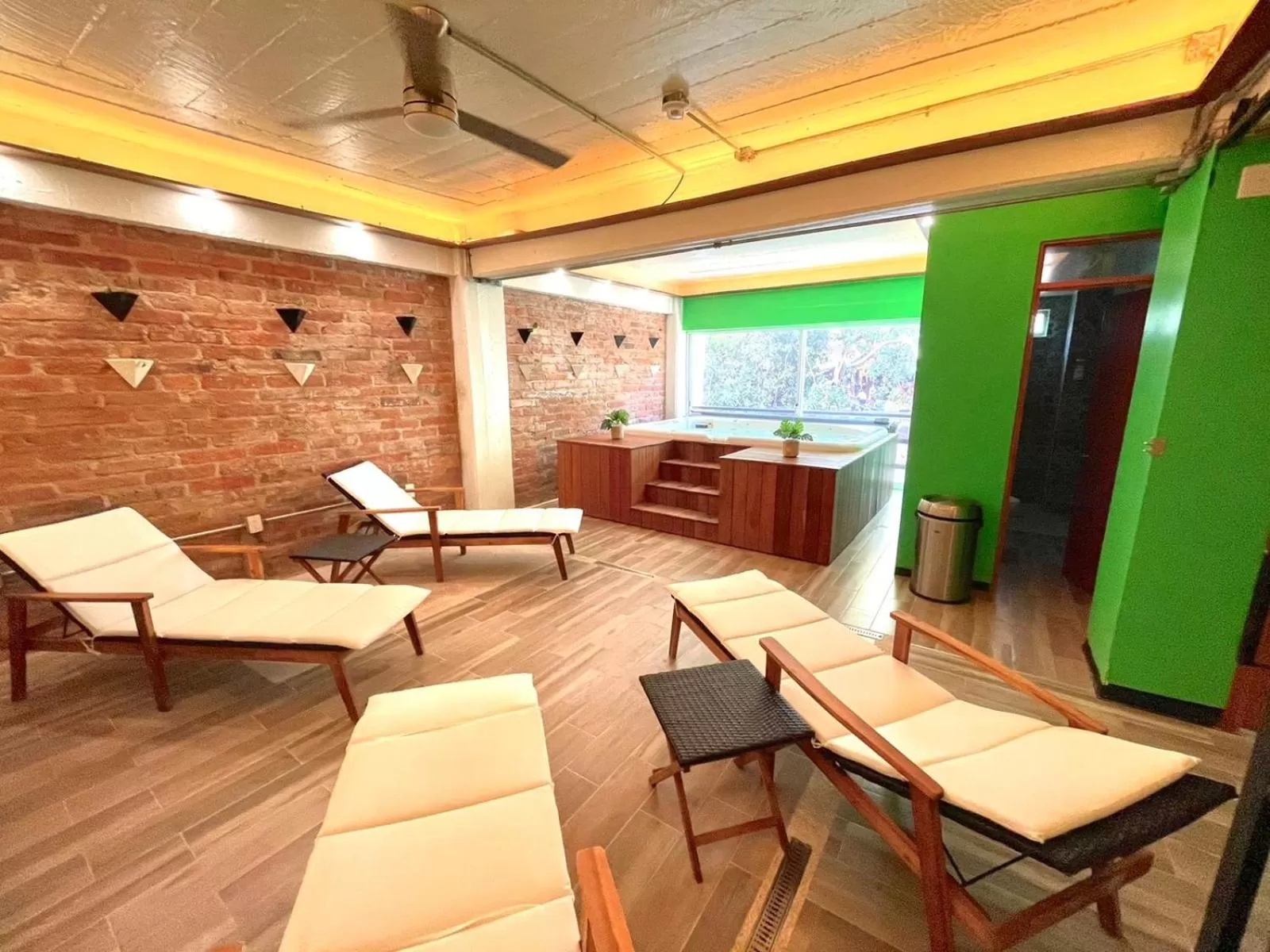 Hot Tub in Joint Boutique Hotel