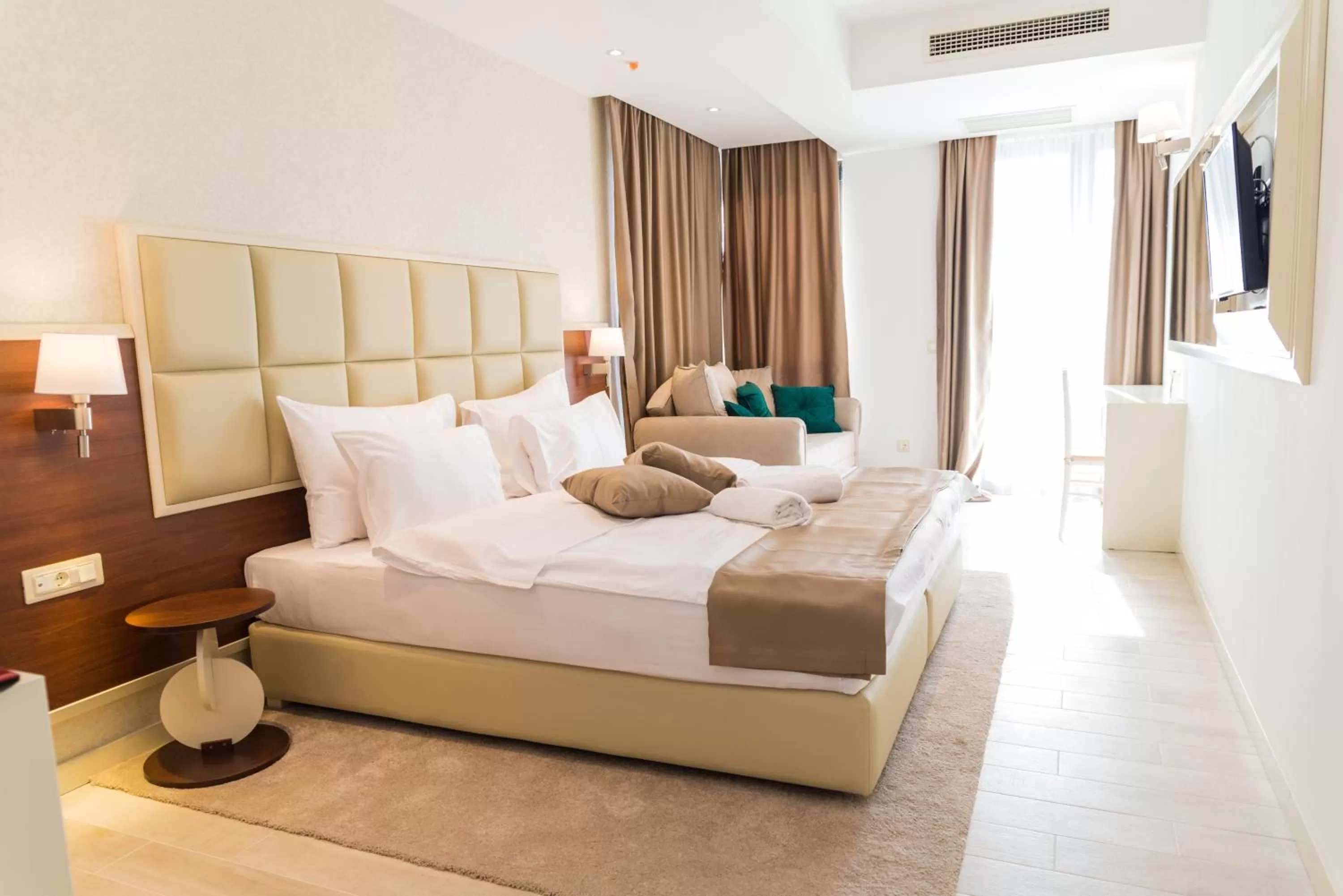 Bedroom, Bed in Hotel Kadmo by Aycon