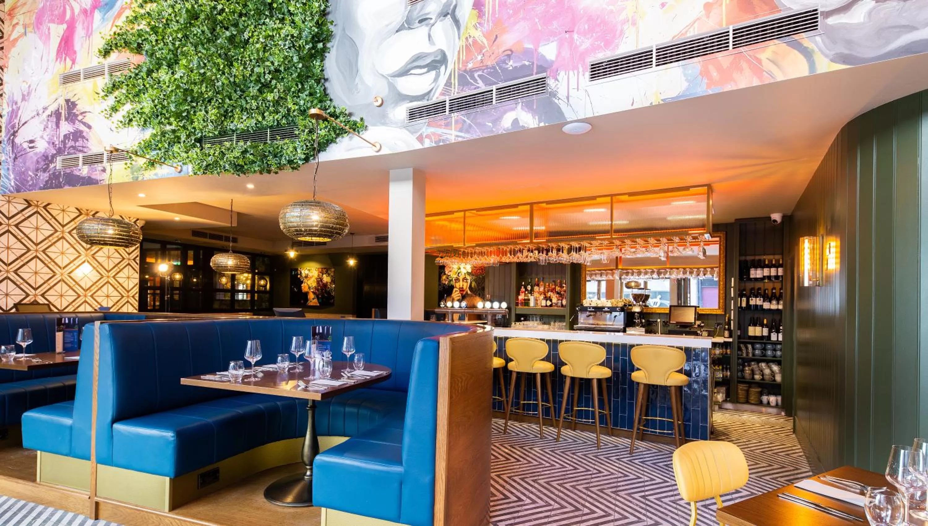 Restaurant/places to eat in Crown Quarter