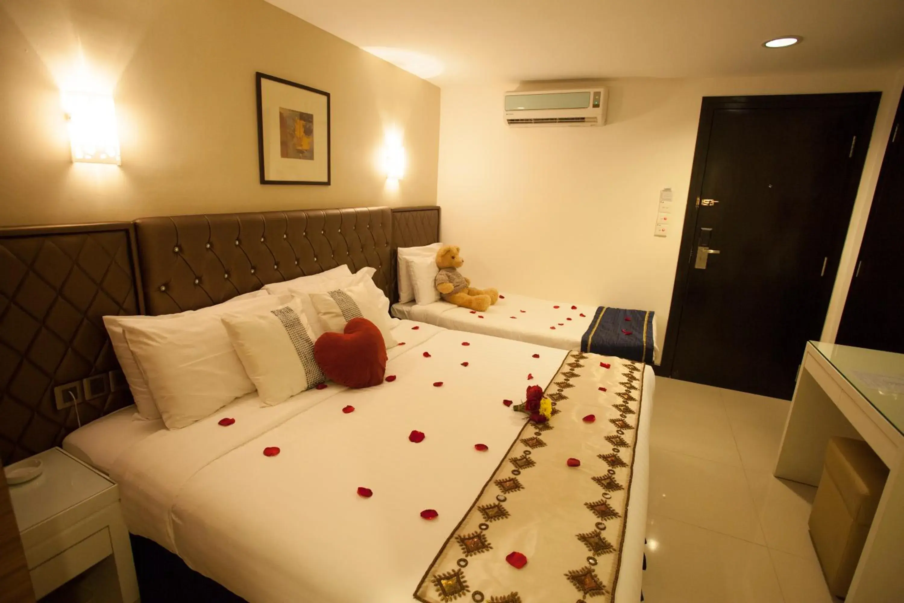 Photo of the whole room, Bed in Mangga Boutique Hotel